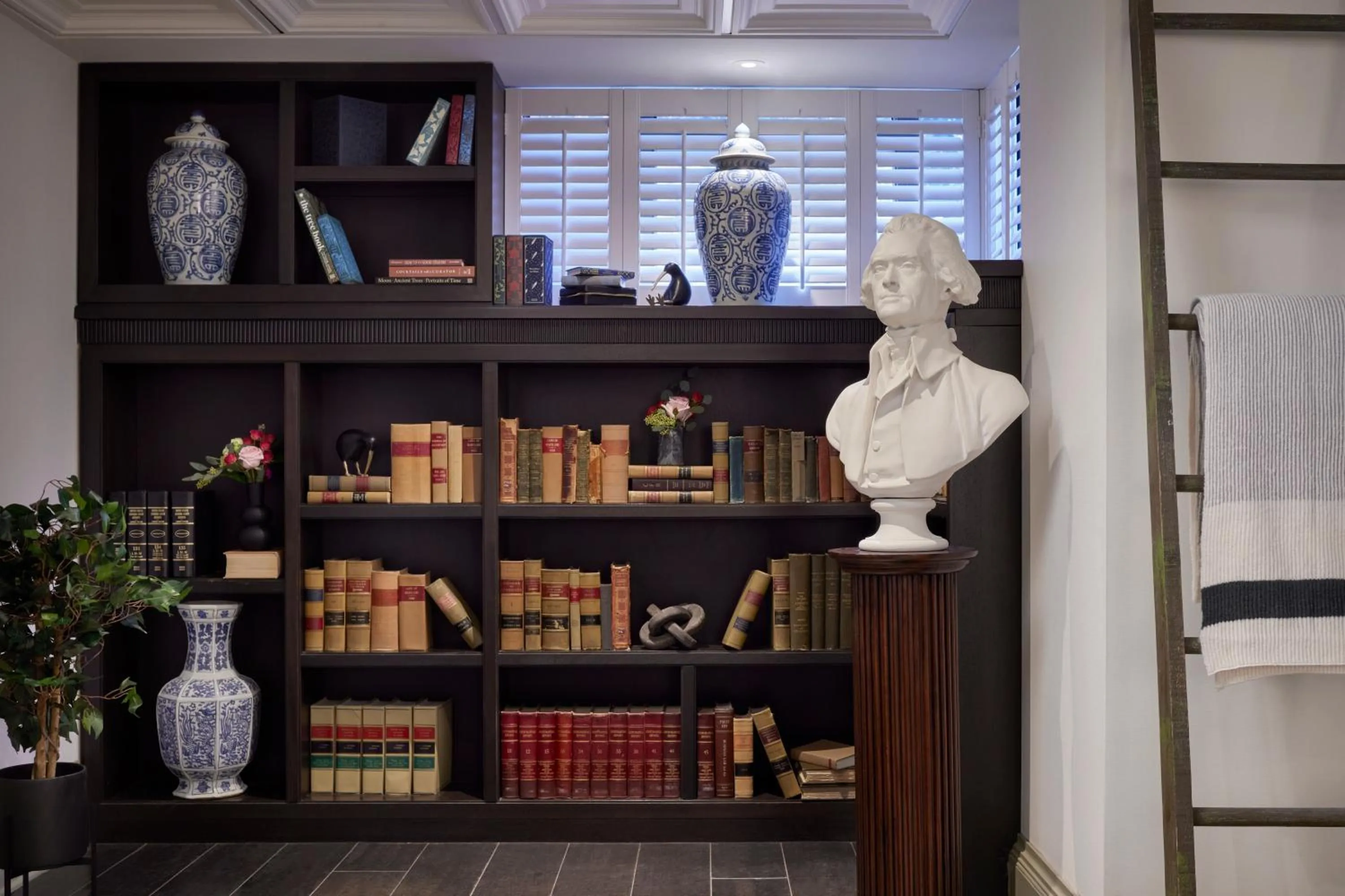 Library in Capitol Hill Hotel