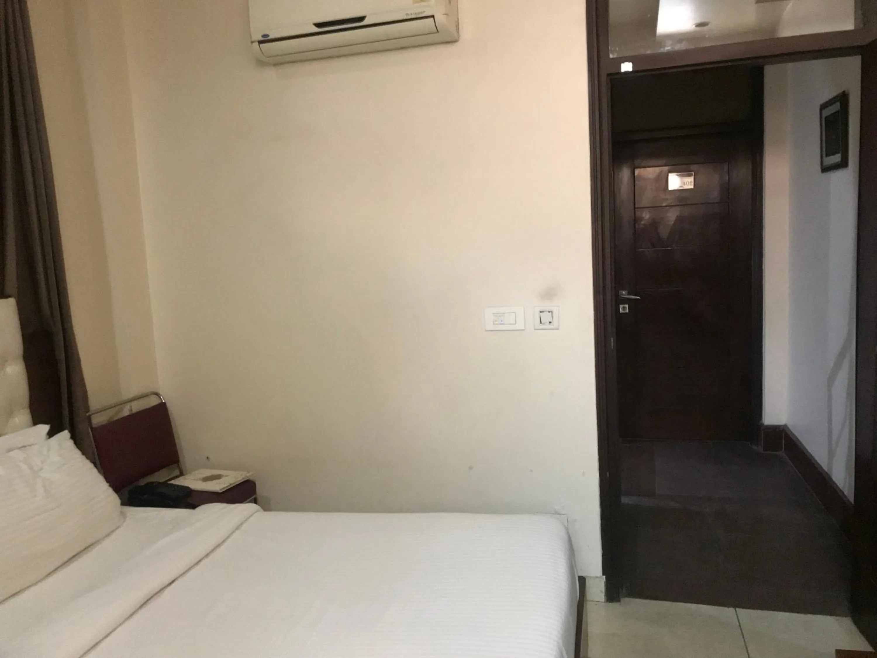 Photo of the whole room, Bed in Leela Residency