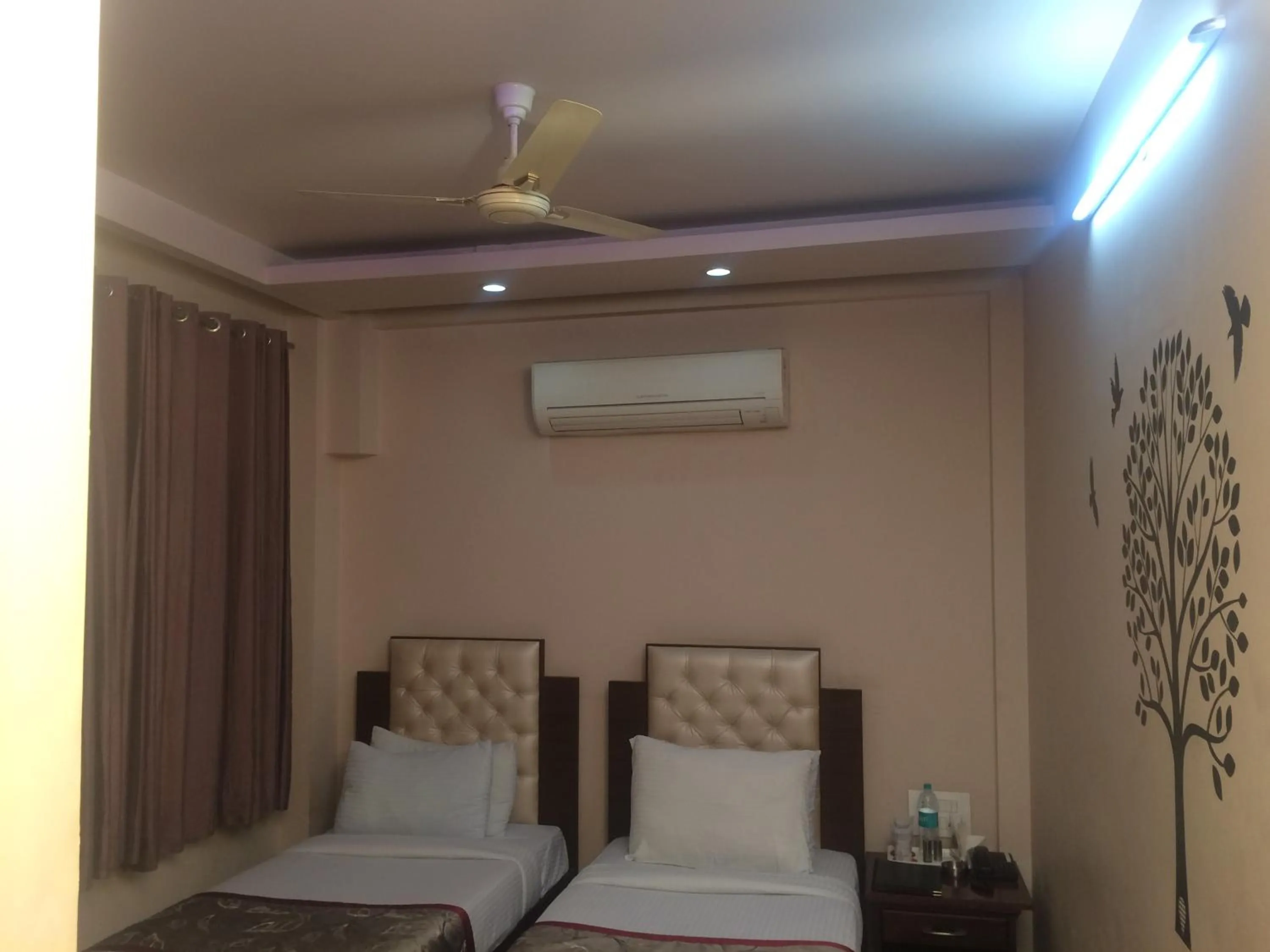 Photo of the whole room, Bed in Leela Residency