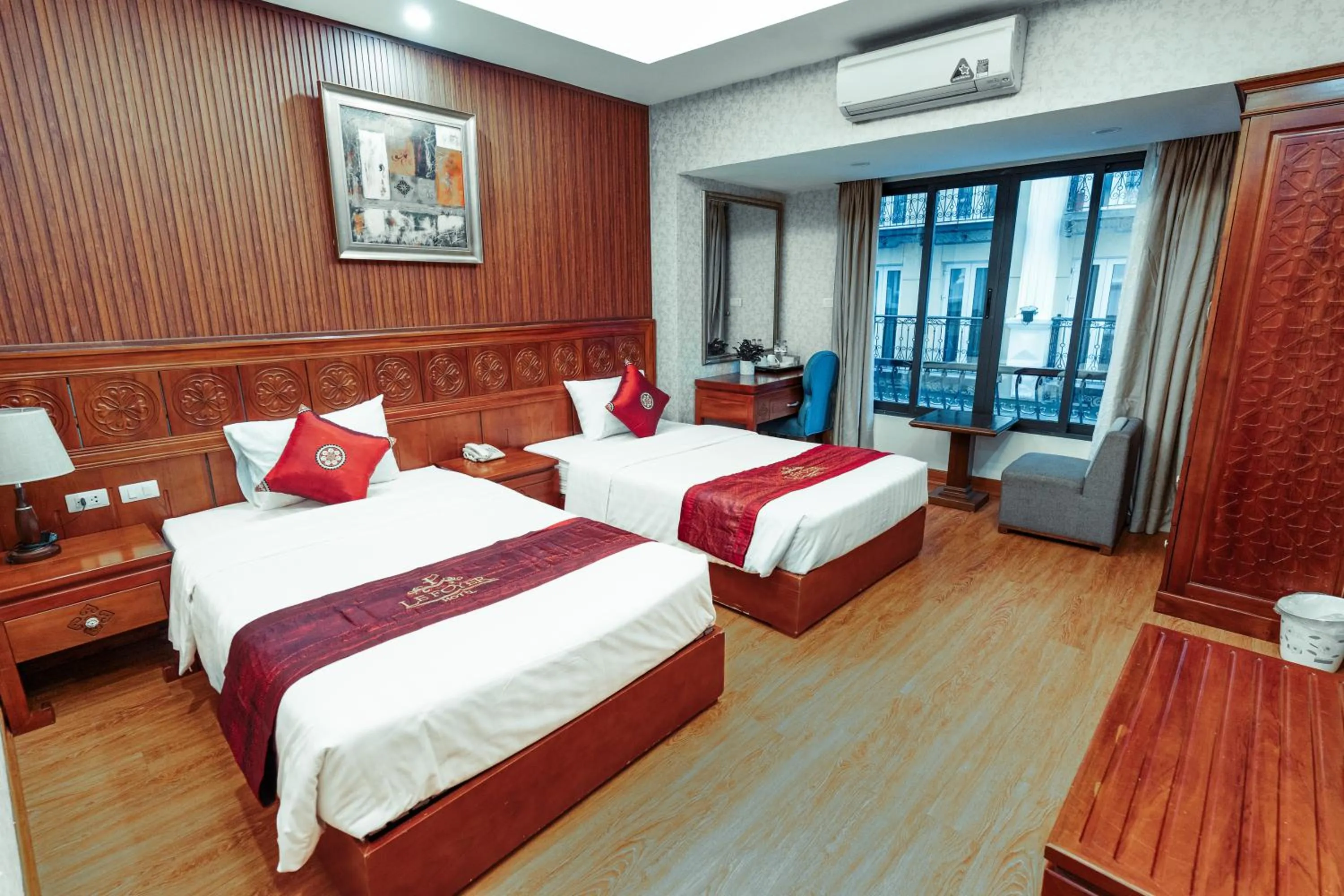 Photo of the whole room, Bed in Lefoyer Hotel