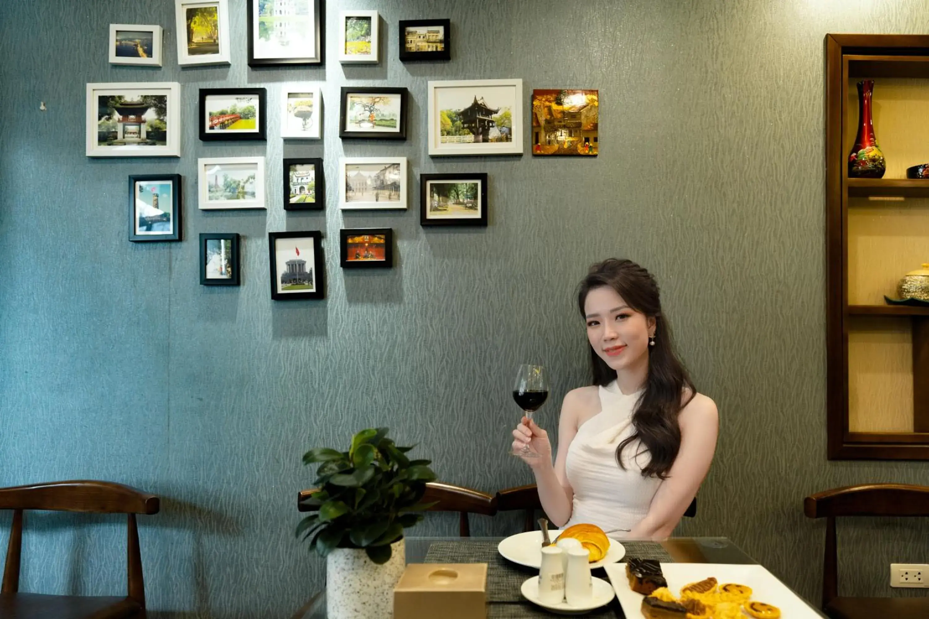 Restaurant/places to eat in Lefoyer Hotel Restaurant/places to eat in Lefoyer Hotel