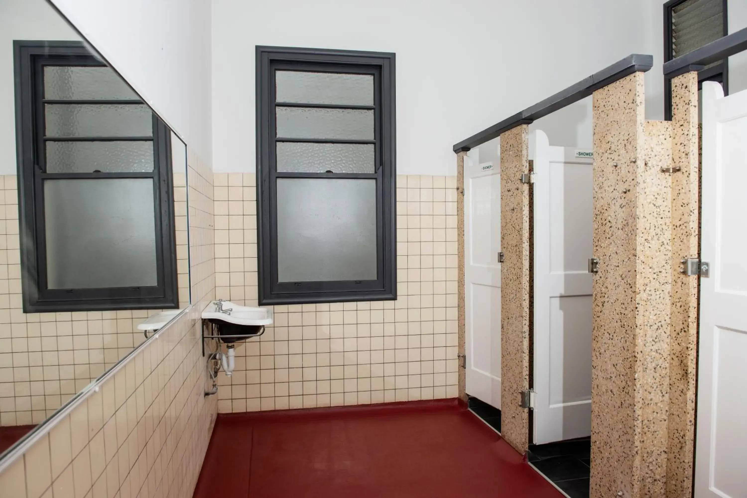 Twin Room in The Met Hotel Twin Room in The Met Hotel