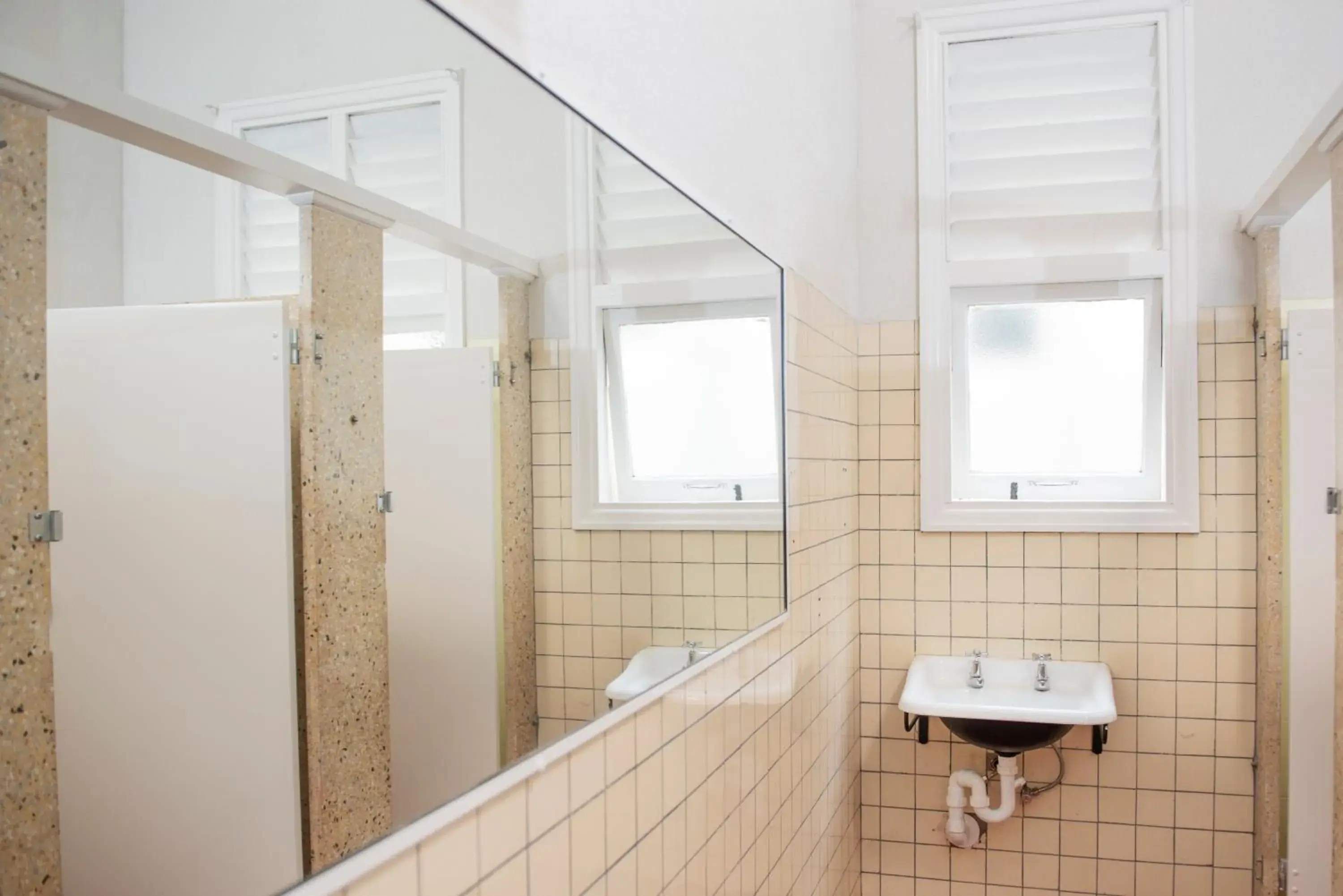 Twin Room in The Met Hotel Twin Room in The Met Hotel