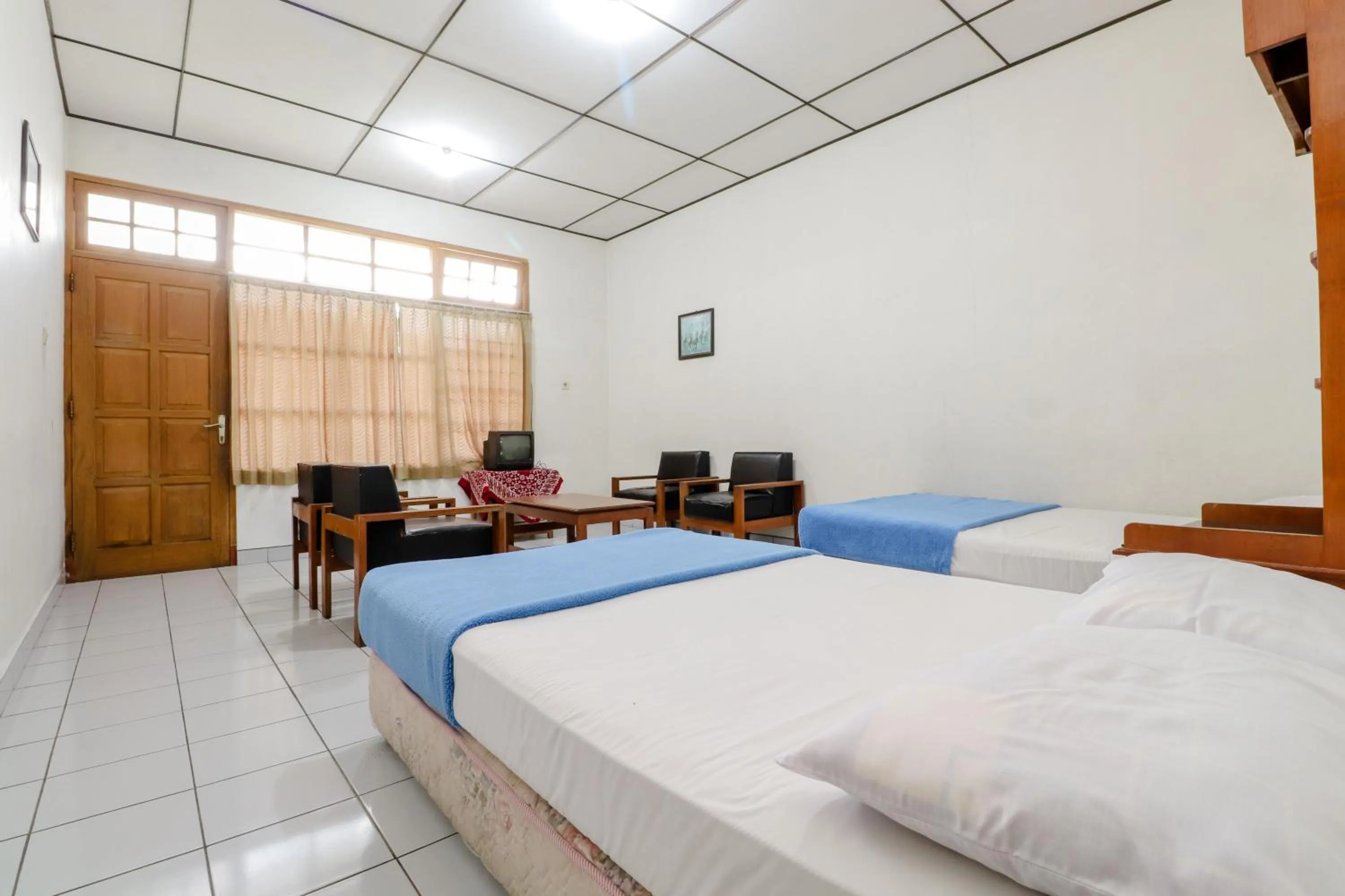 Living room, Bed in Satriafi Hotel