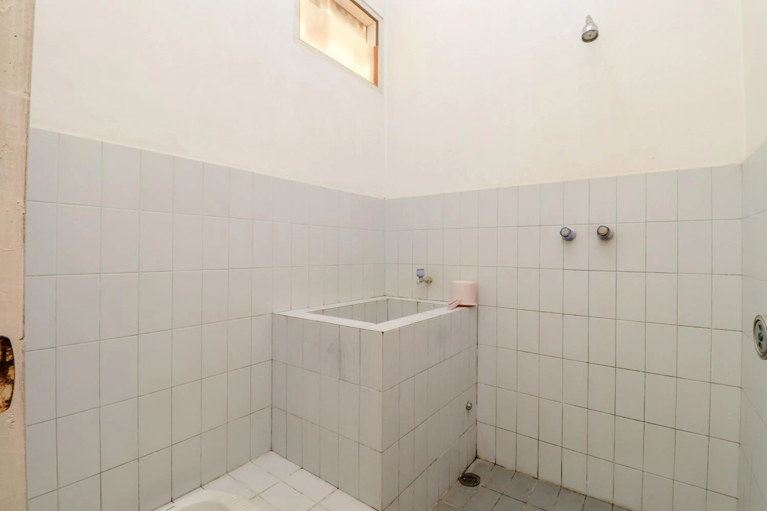 Bathroom in Satriafi Hotel