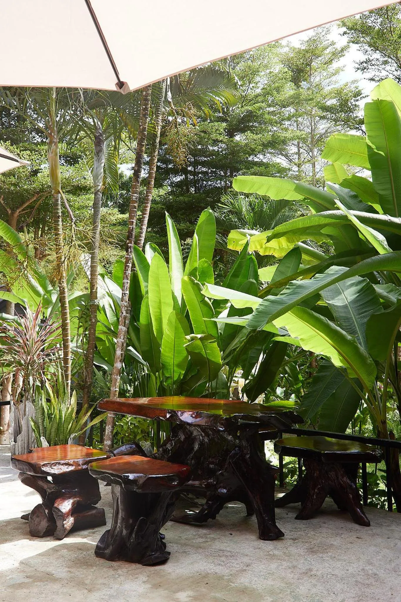 Restaurant/places to eat in Wave-F