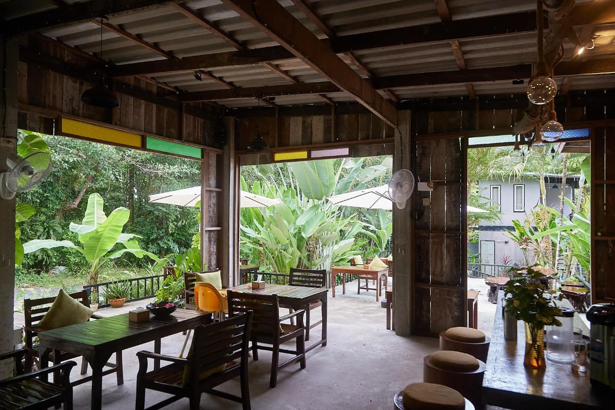 Restaurant/places to eat in Wave-F