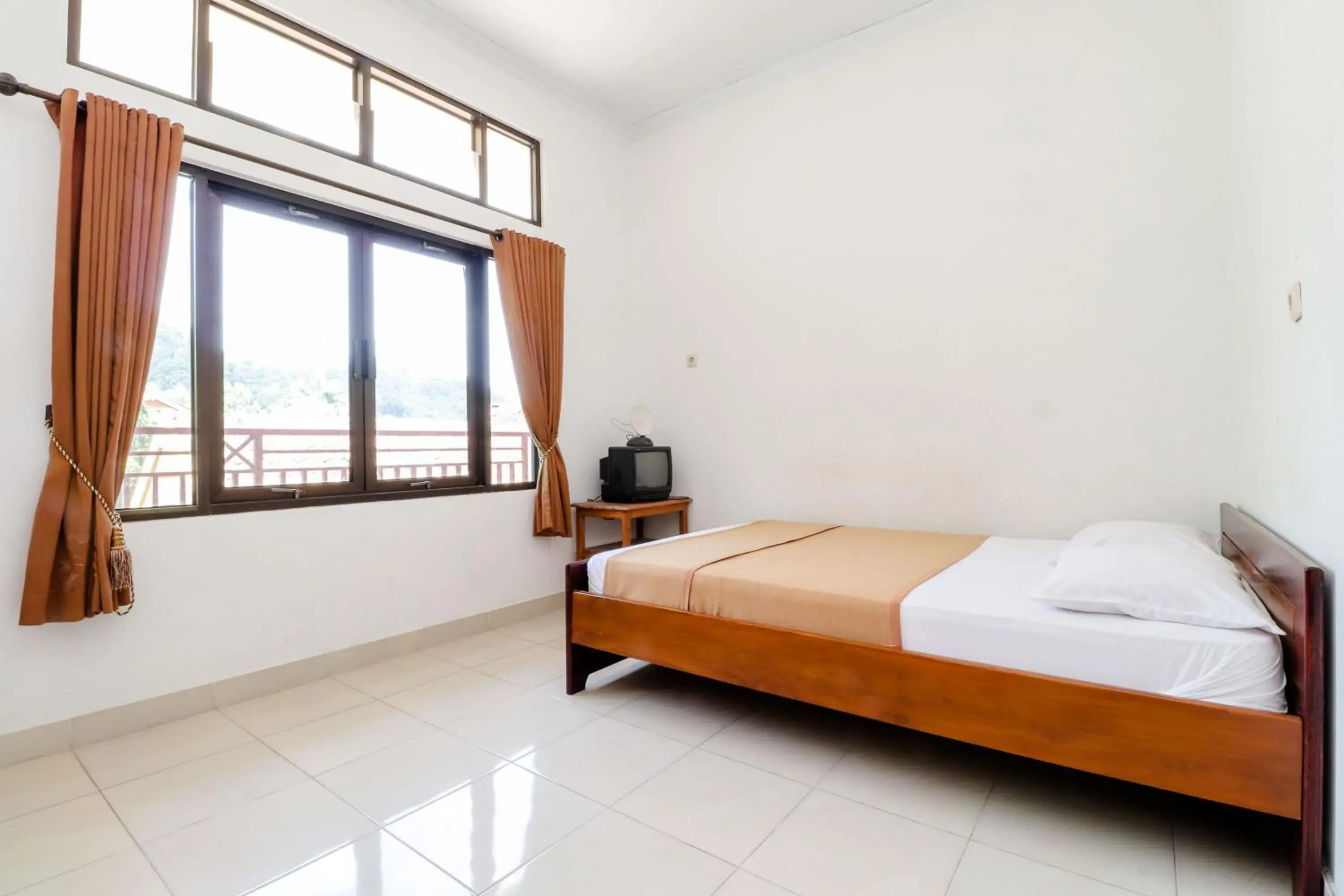 Bed in Hotel Wismancala Kaliurang Bed in Hotel Wismancala Kaliurang