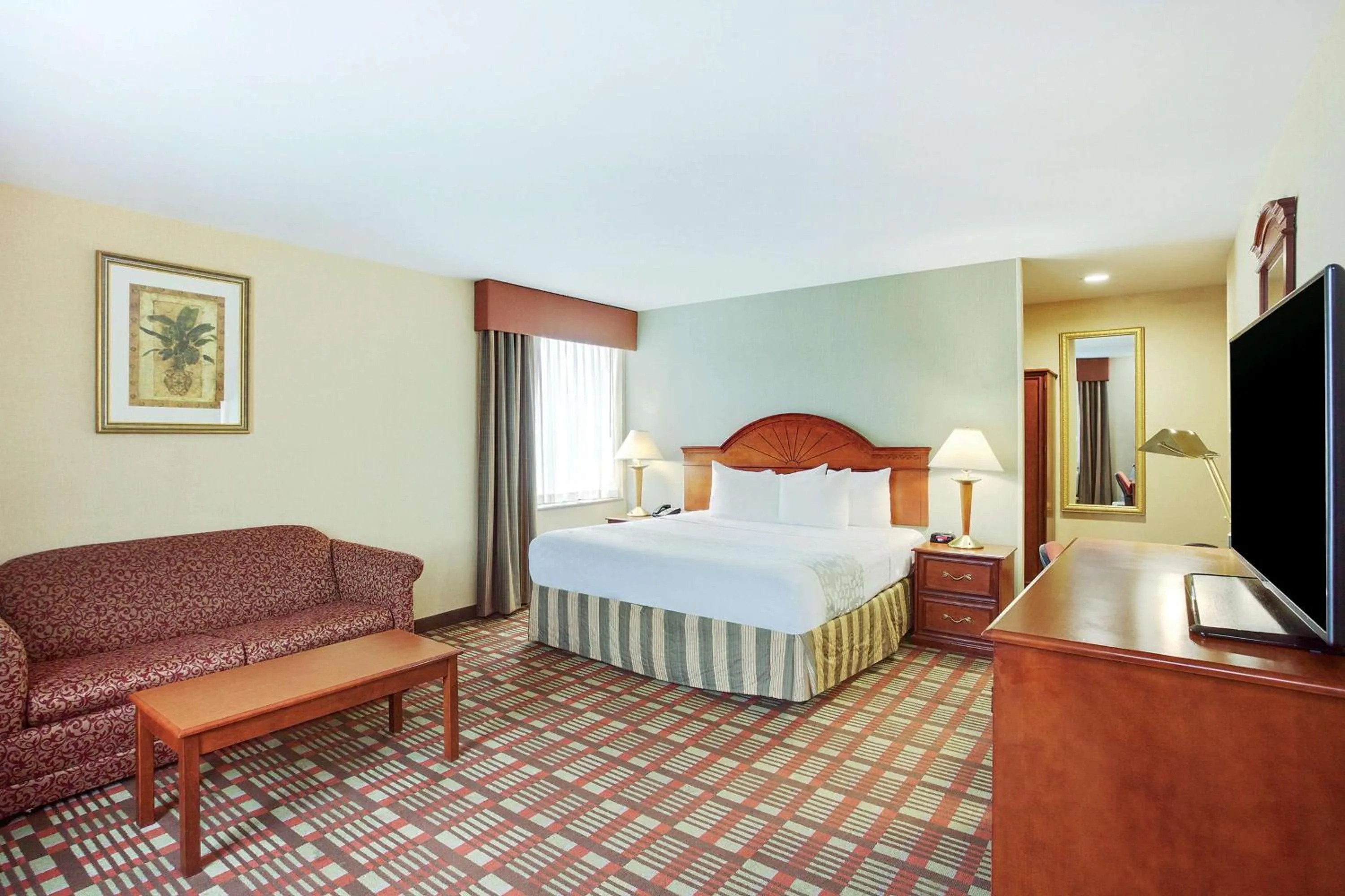 Photo of the whole room in La Quinta Inn by Wyndham Queens (New York City)