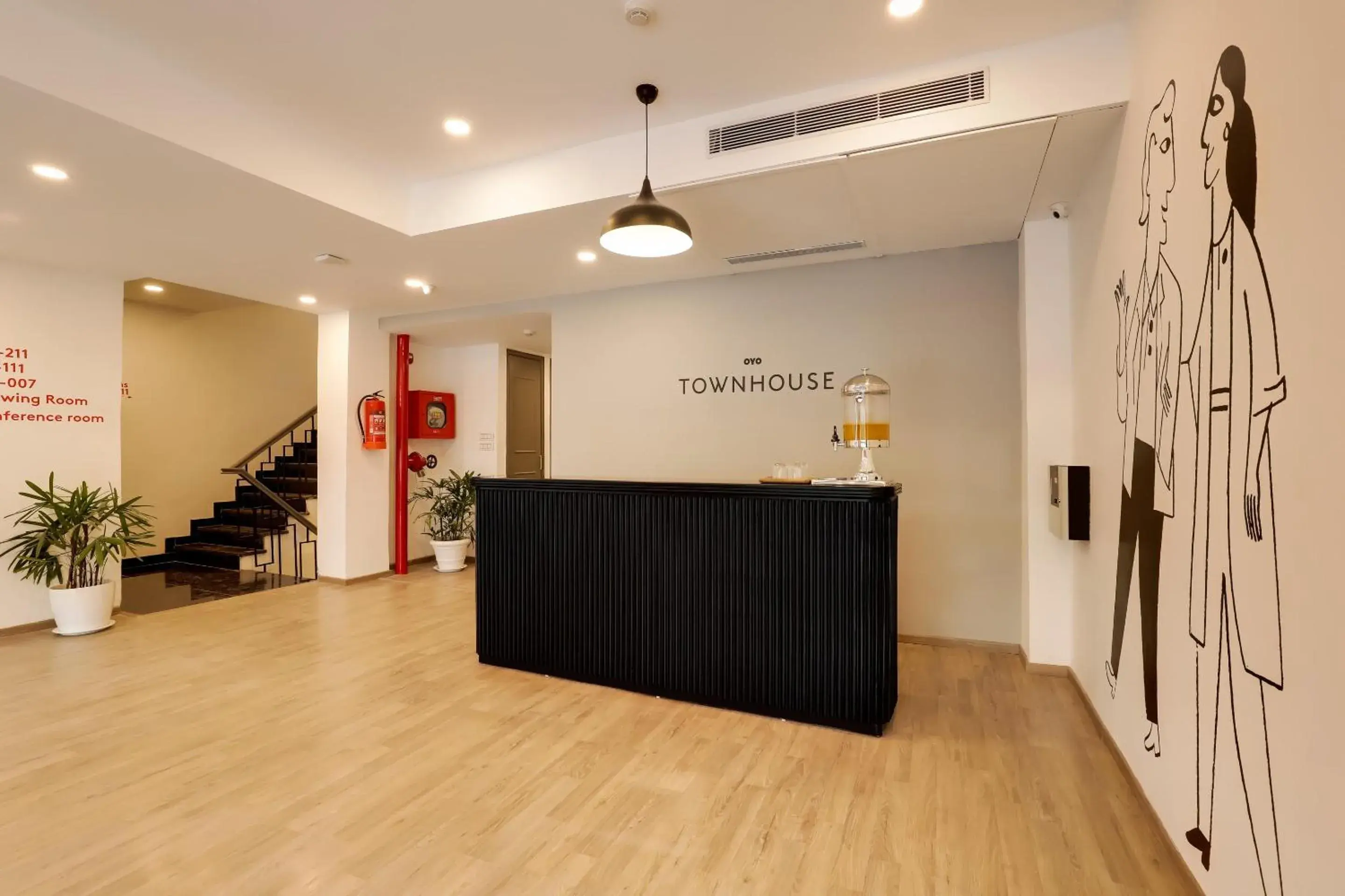 Lobby or reception in Super Townhouse Golden Avenue Road Lobby or reception in Super Townhouse Golden Avenue Road