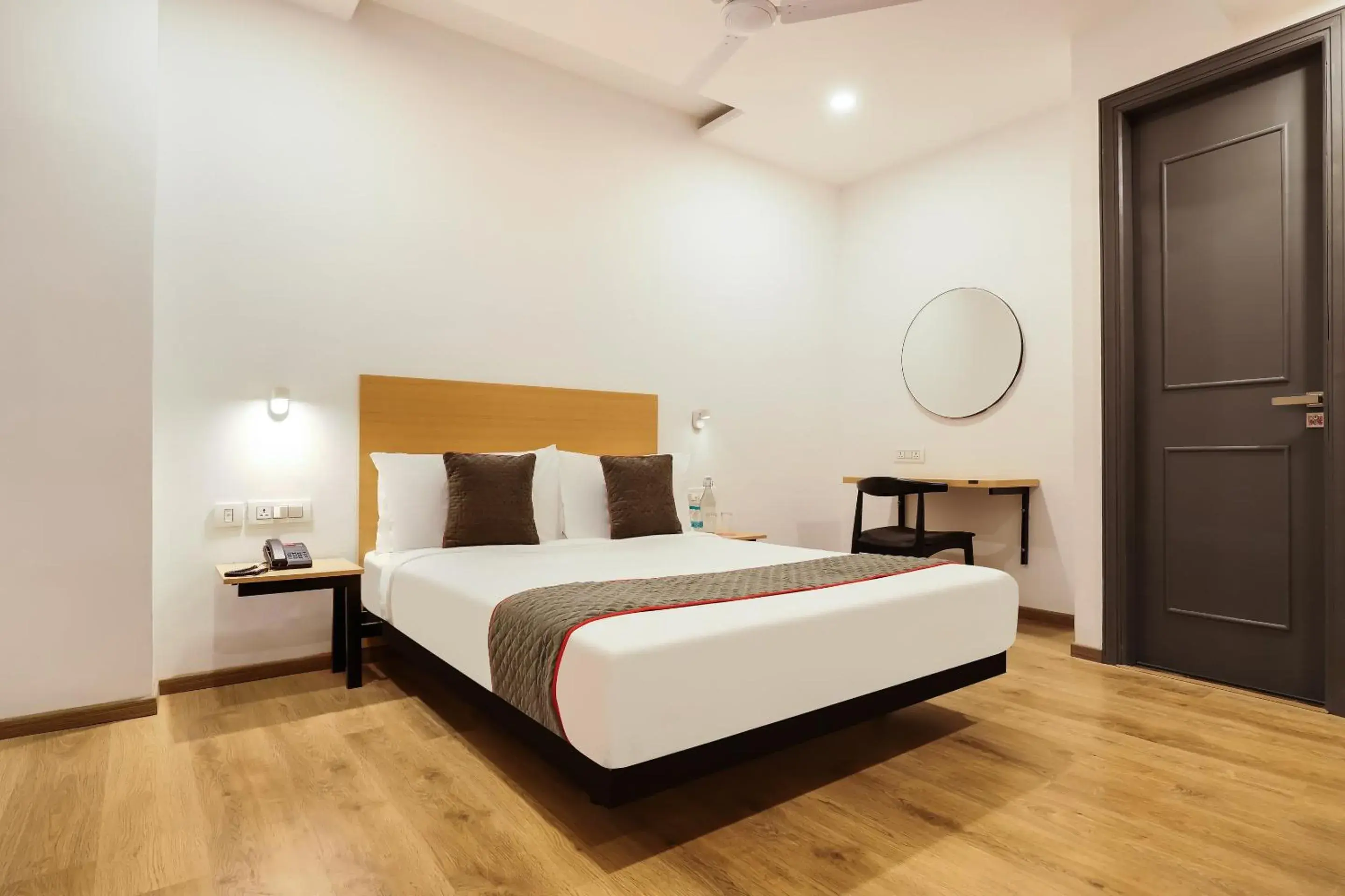 Bedroom, Bed in Super Townhouse Golden Avenue Road Bedroom, Bed in Super Townhouse Golden Avenue Road