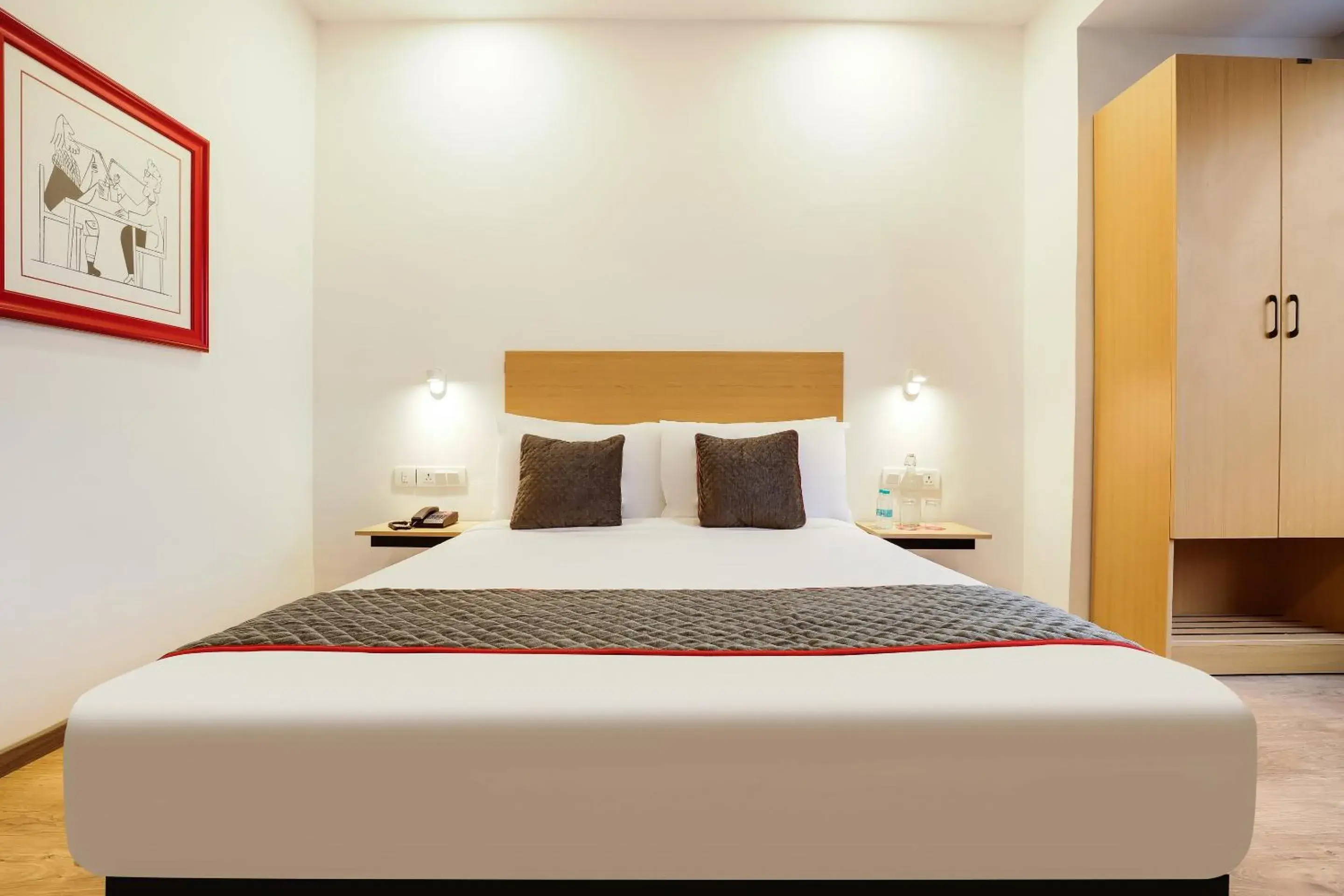 Bedroom, Bed in Super Townhouse Golden Avenue Road Bedroom, Bed in Super Townhouse Golden Avenue Road