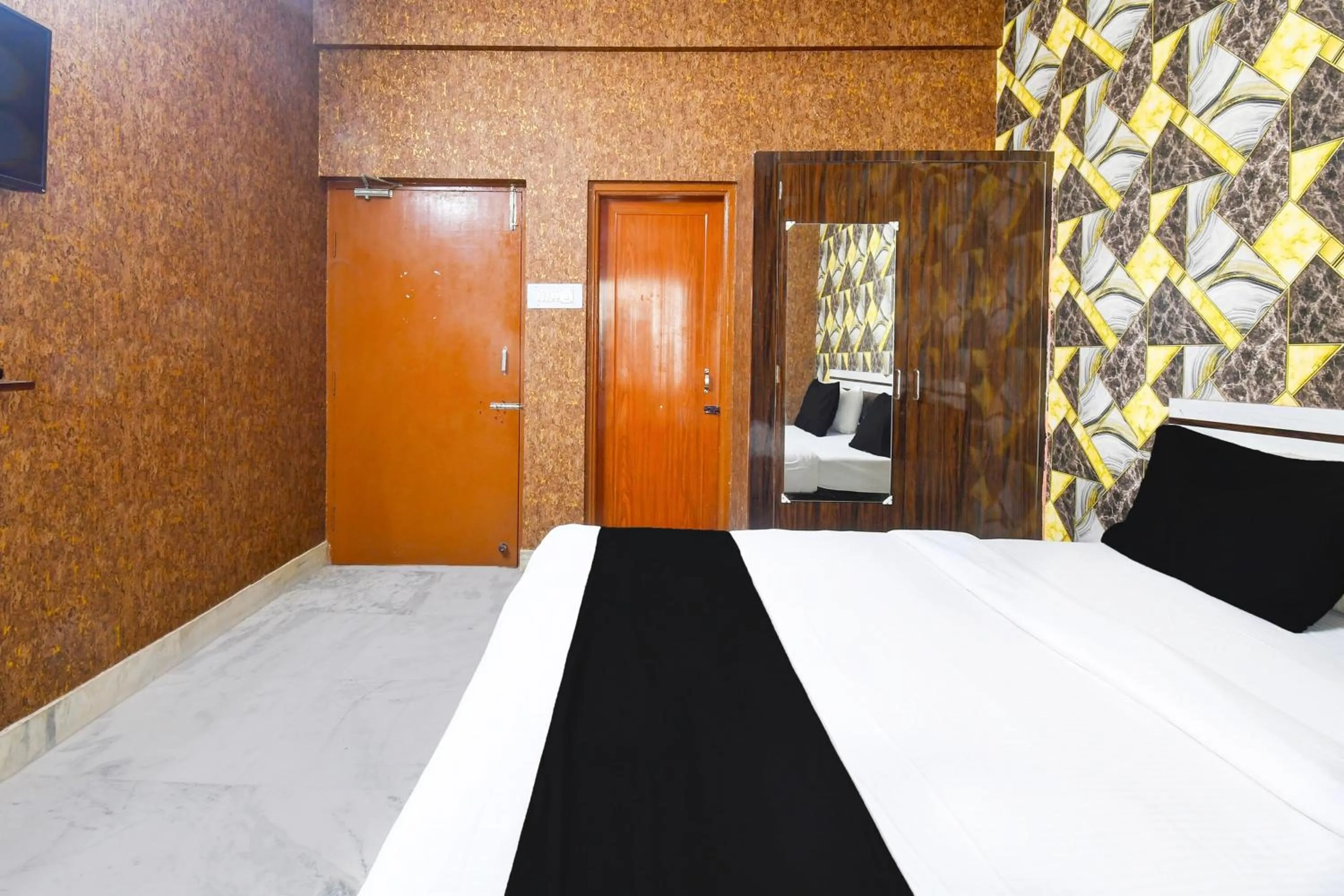 Bedroom, Bed in Hotel O Sawan INN