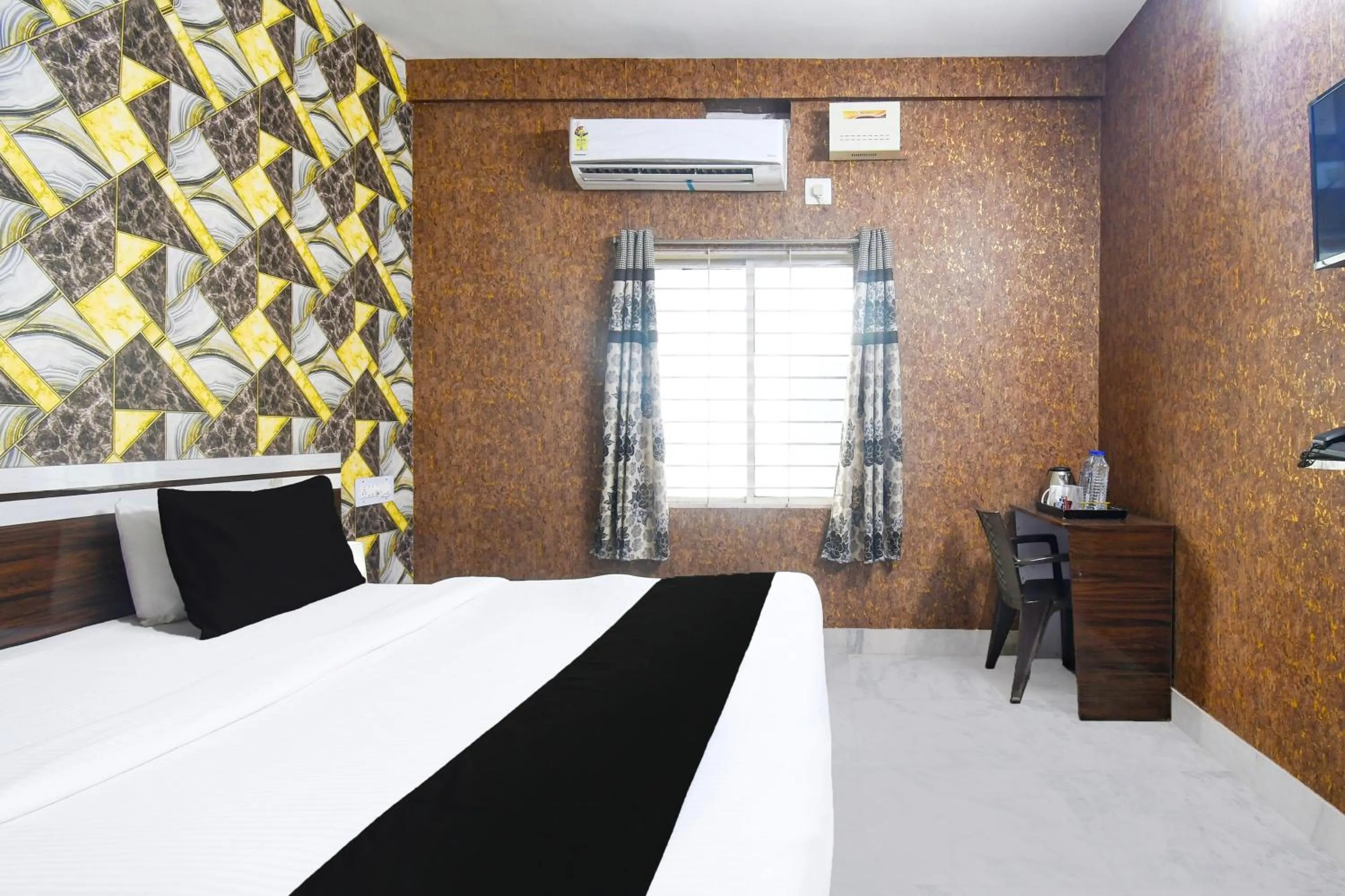 Bedroom, Bed in Hotel O Sawan INN