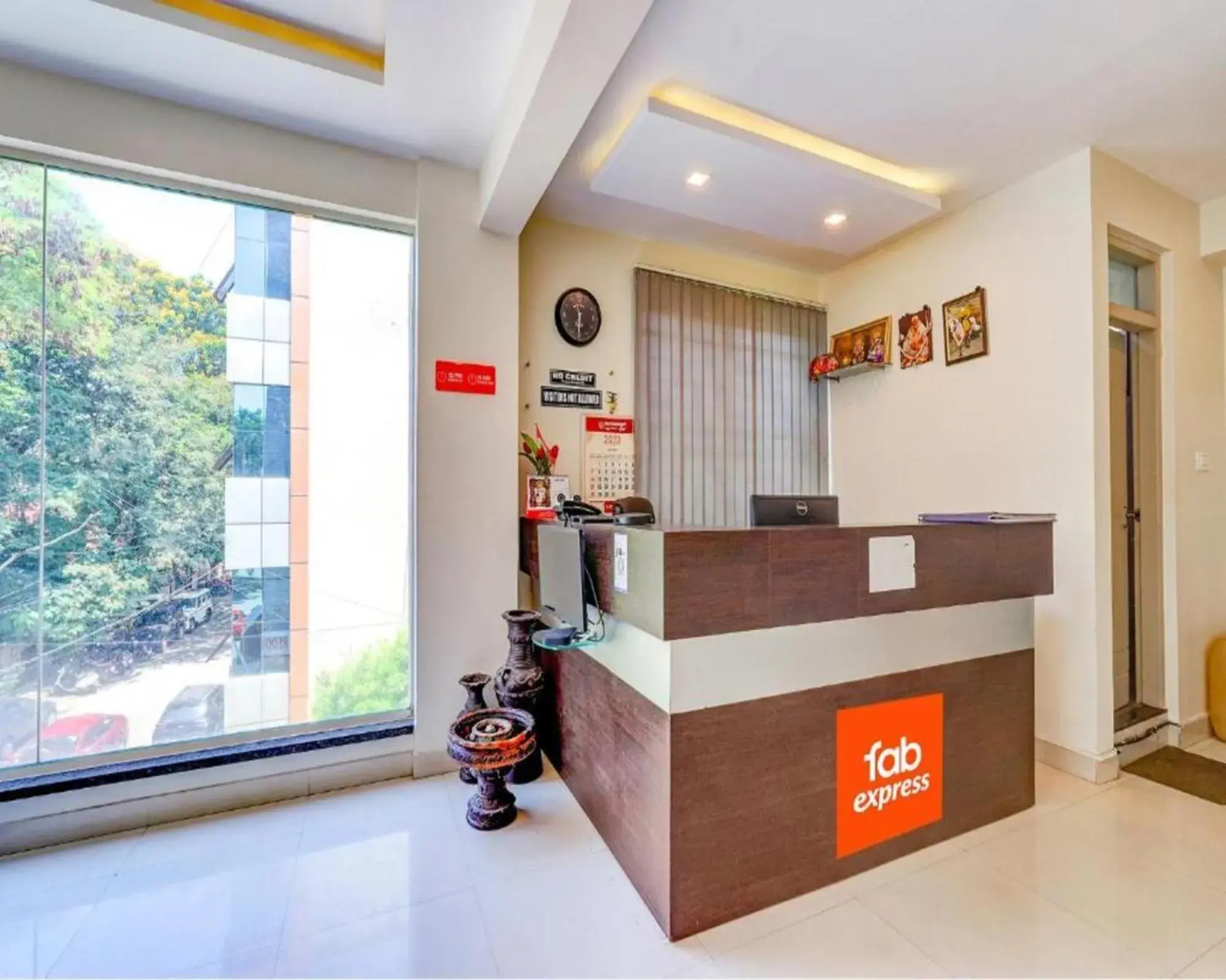 Lobby or reception in FabExpress Kings Suites HRBR Layout - Nr Manyata Tech Park Lobby or reception in FabExpress Kings Suites HRBR Layout - Nr Manyata Tech Park