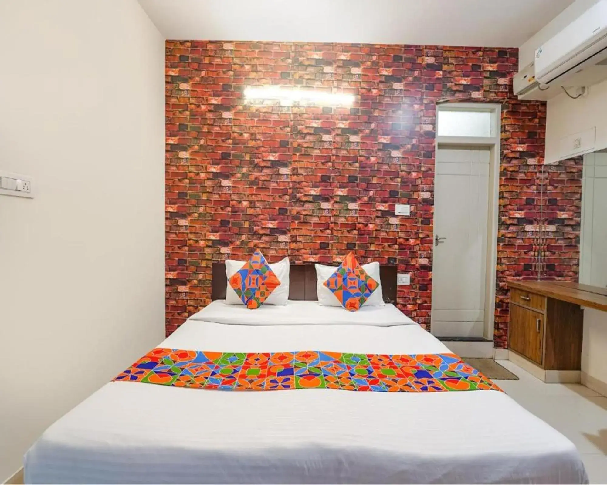Bed in FabExpress Kings Suites HRBR Layout - Nr Manyata Tech Park Bed in FabExpress Kings Suites HRBR Layout - Nr Manyata Tech Park