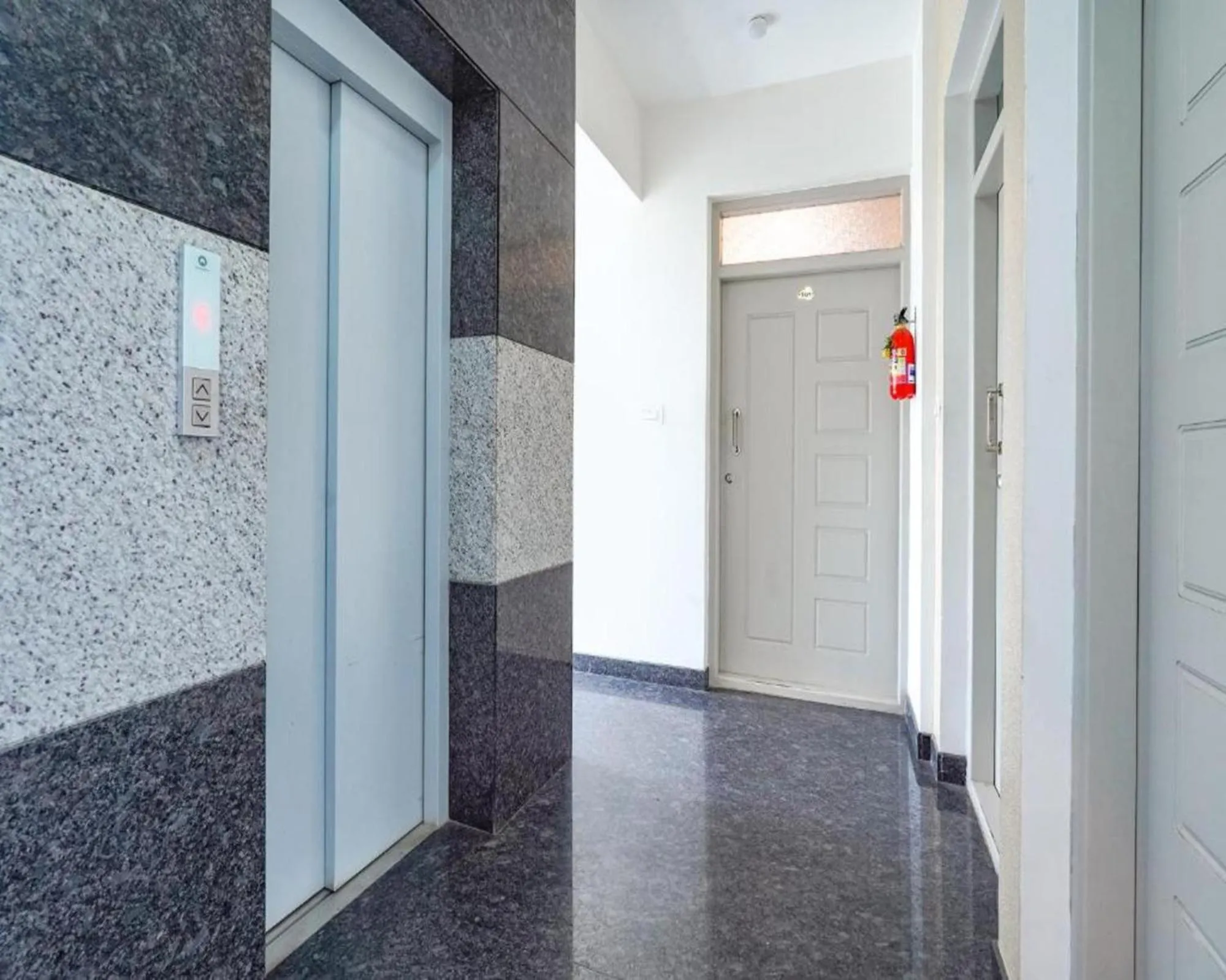 Lobby or reception in FabExpress Kings Suites HRBR Layout - Nr Manyata Tech Park