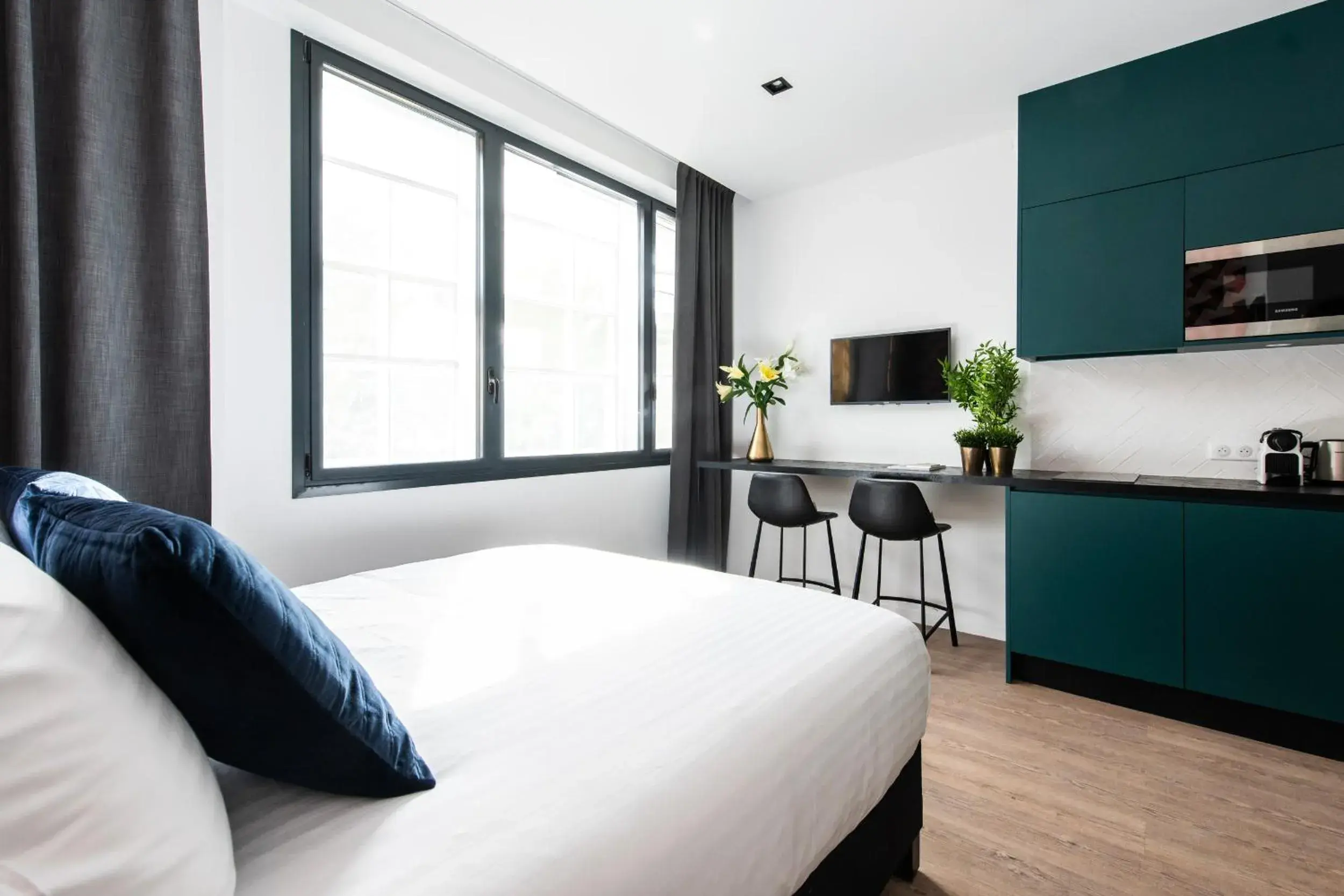 Kitchen or kitchenette, Bed in YAYS Paris Issy by Numa Kitchen or kitchenette, Bed in YAYS Paris Issy by Numa