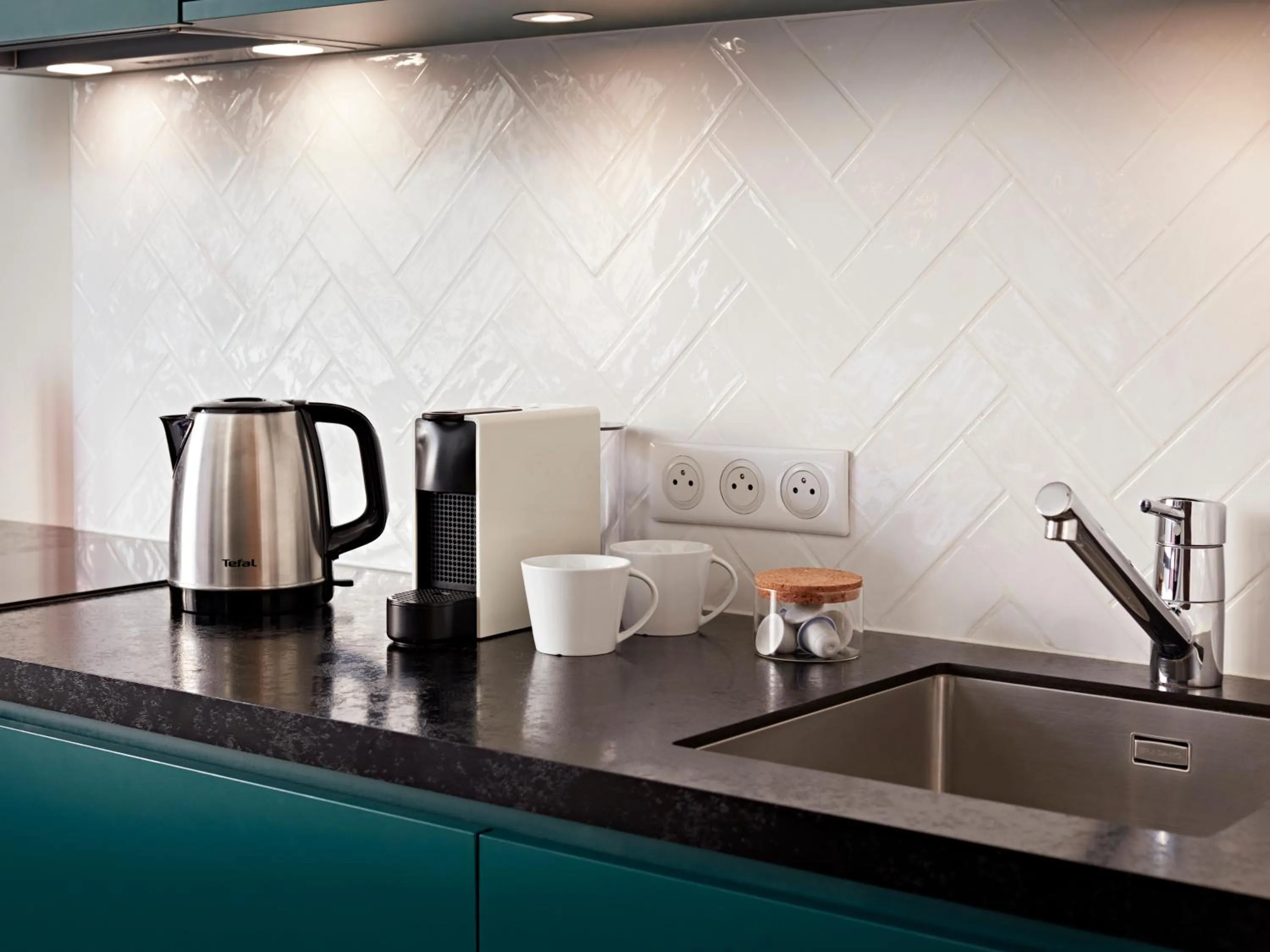 Coffee/tea facilities in YAYS Paris Issy by Numa