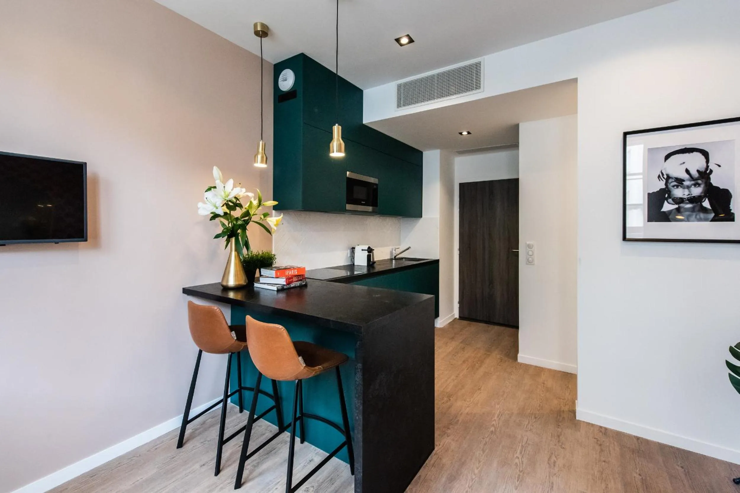 Dining area in YAYS Paris Issy by Numa