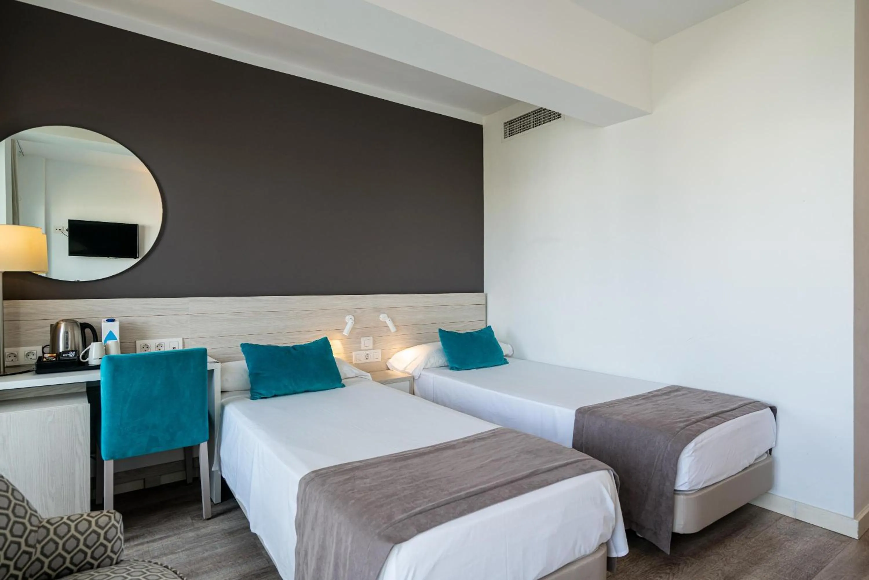 Photo of the whole room, Bed in THB Niágara - Adults Only