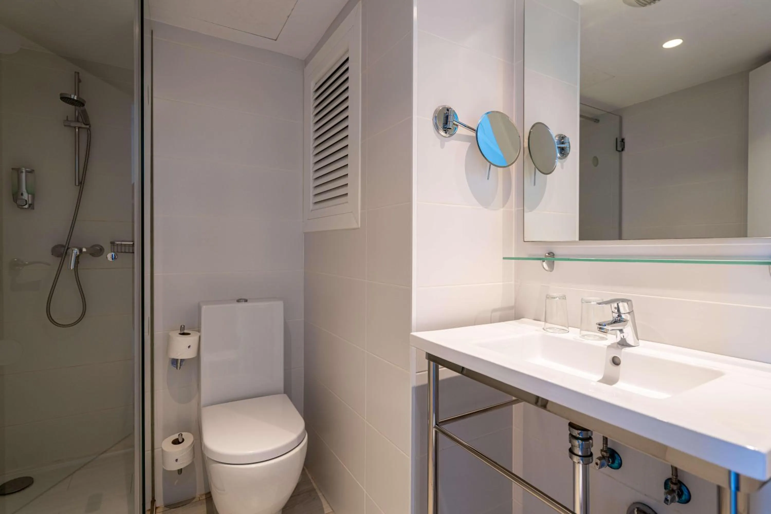 Shower in THB Niágara - Adults Only