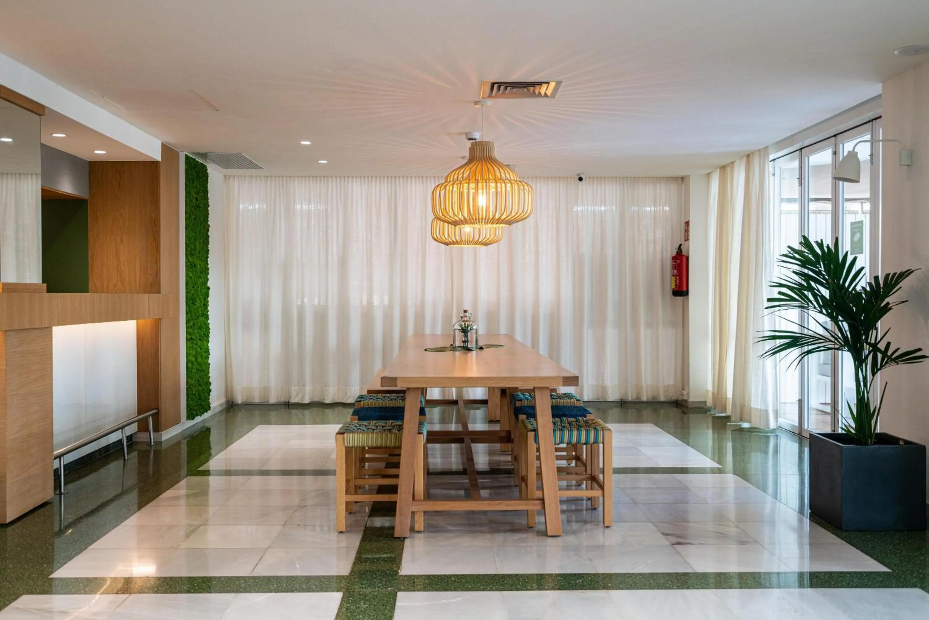 Lounge or bar in THB Niágara - Adults Only