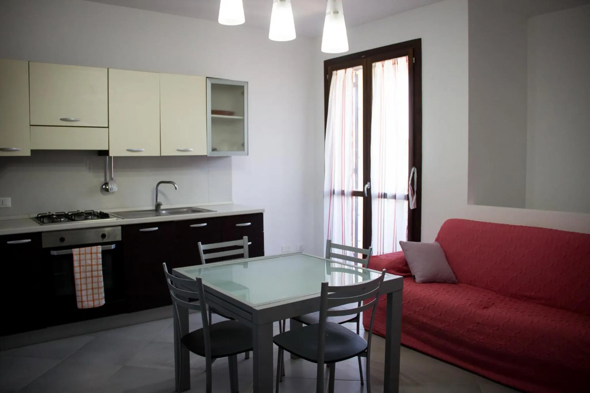 Kitchen or kitchenette in Case Vacanza Torre Lupa