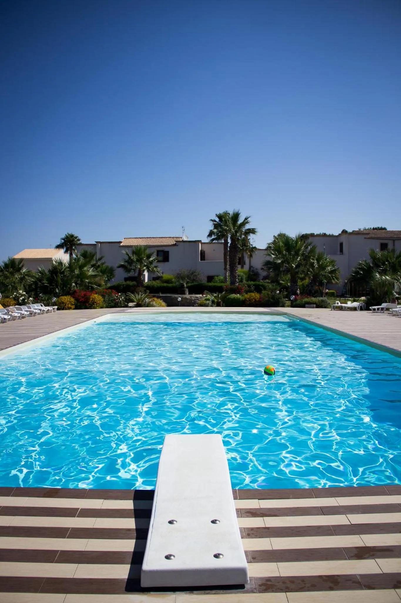 Swimming pool in Case Vacanza Torre Lupa