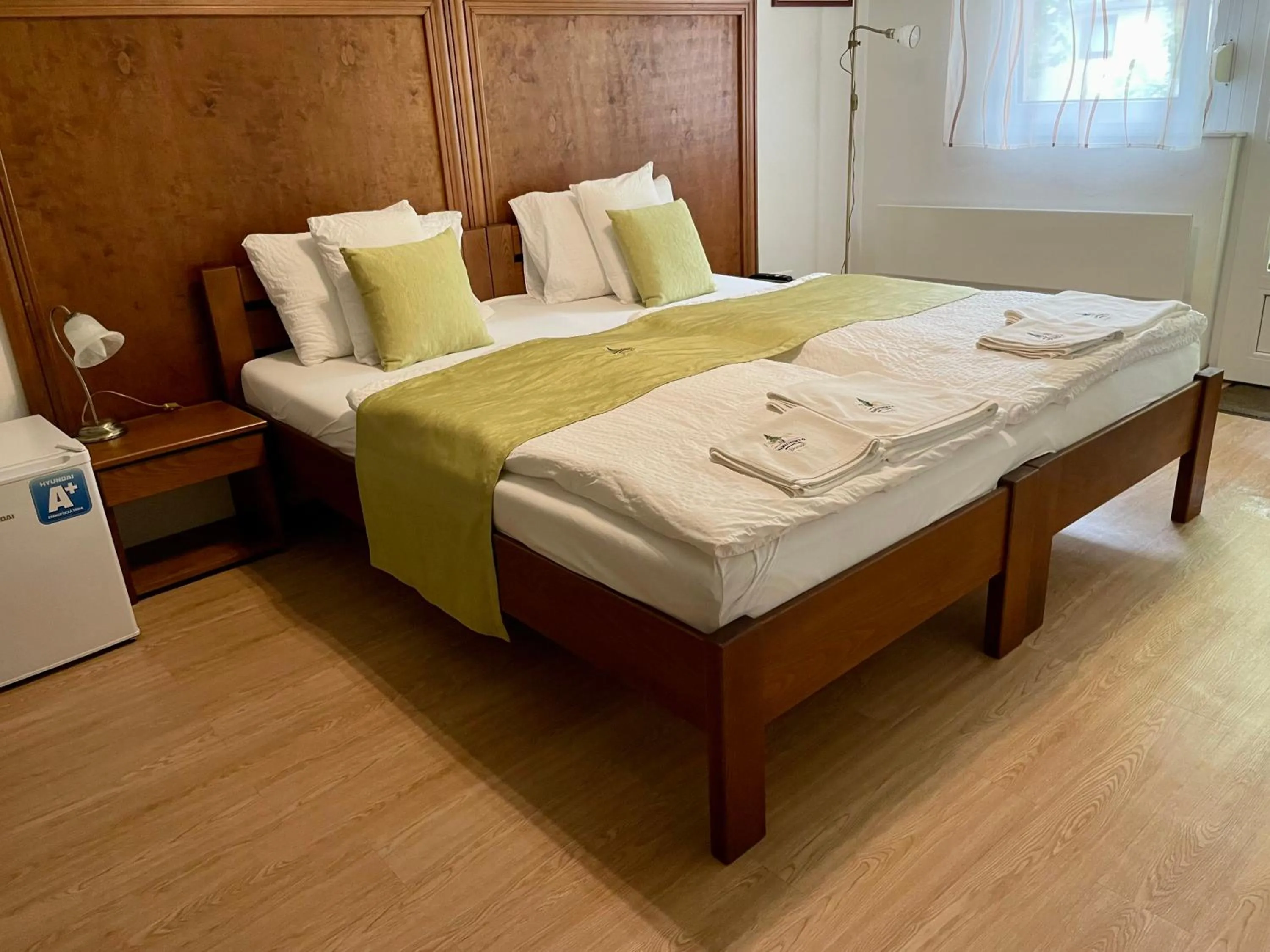 Bed in Mamutfenyő Panzió