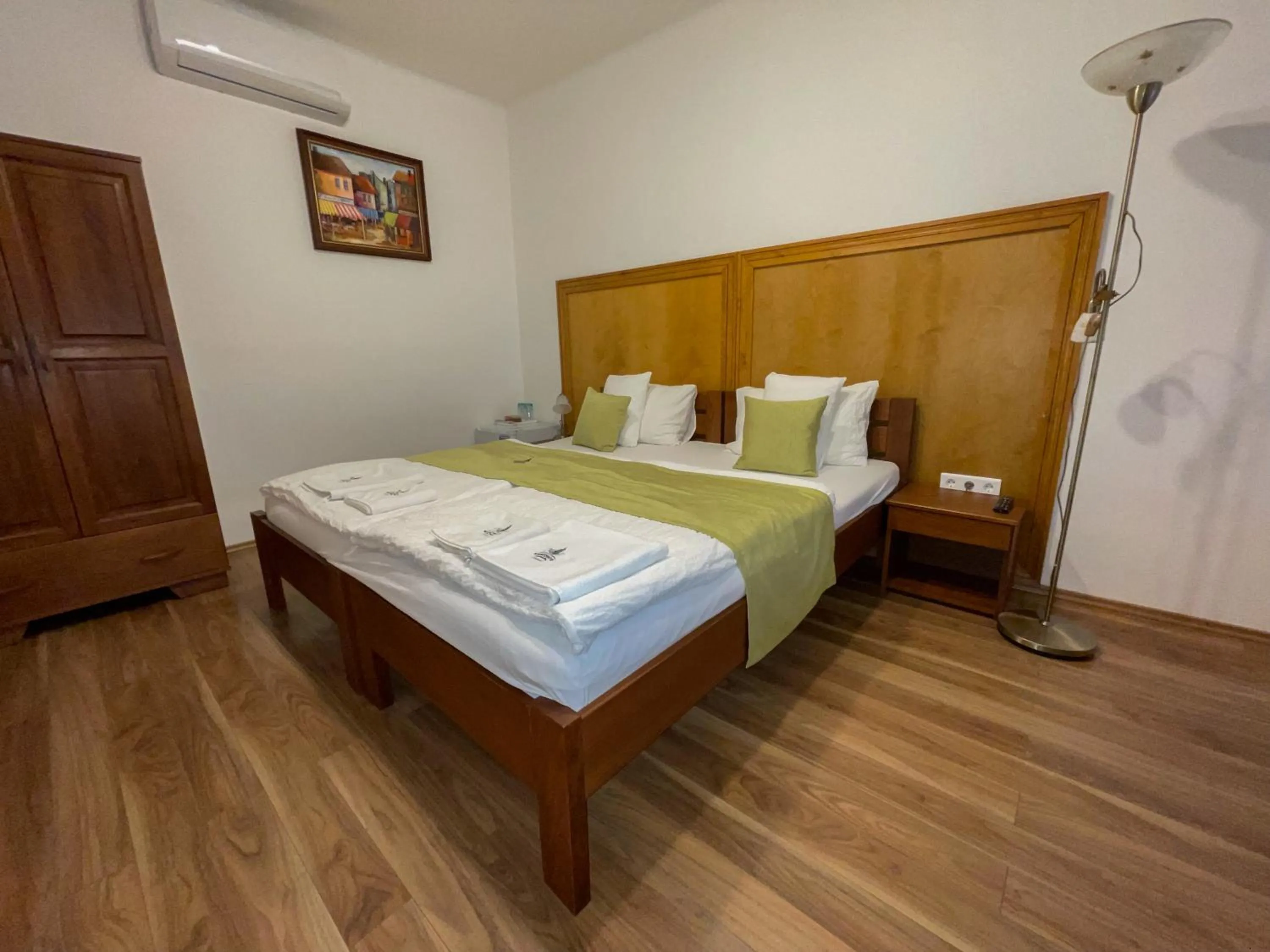 Bed in Mamutfenyő Panzió