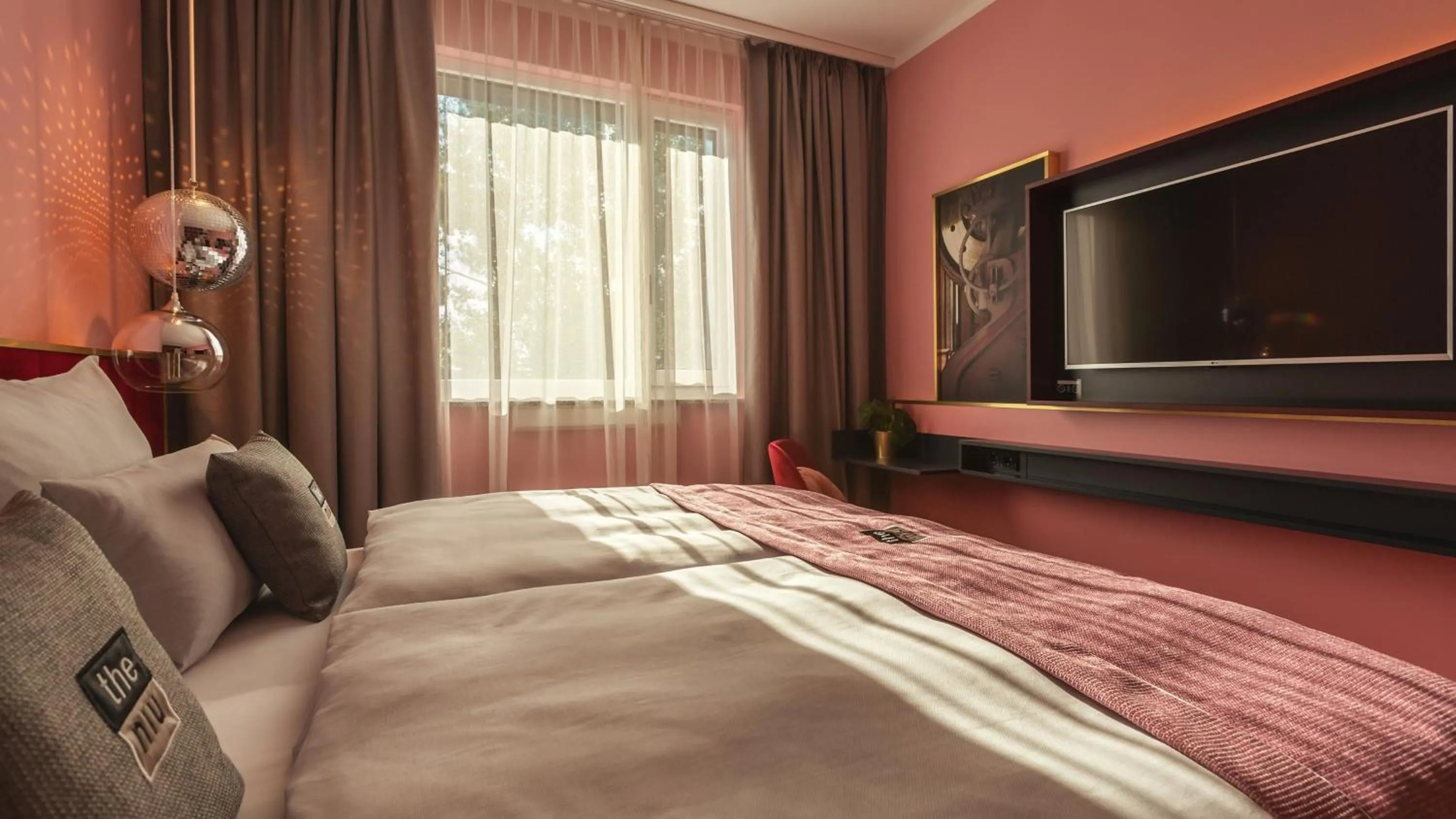 Photo of the whole room, Bed in Holiday Inn - the niu, Loco Munich North by IHG