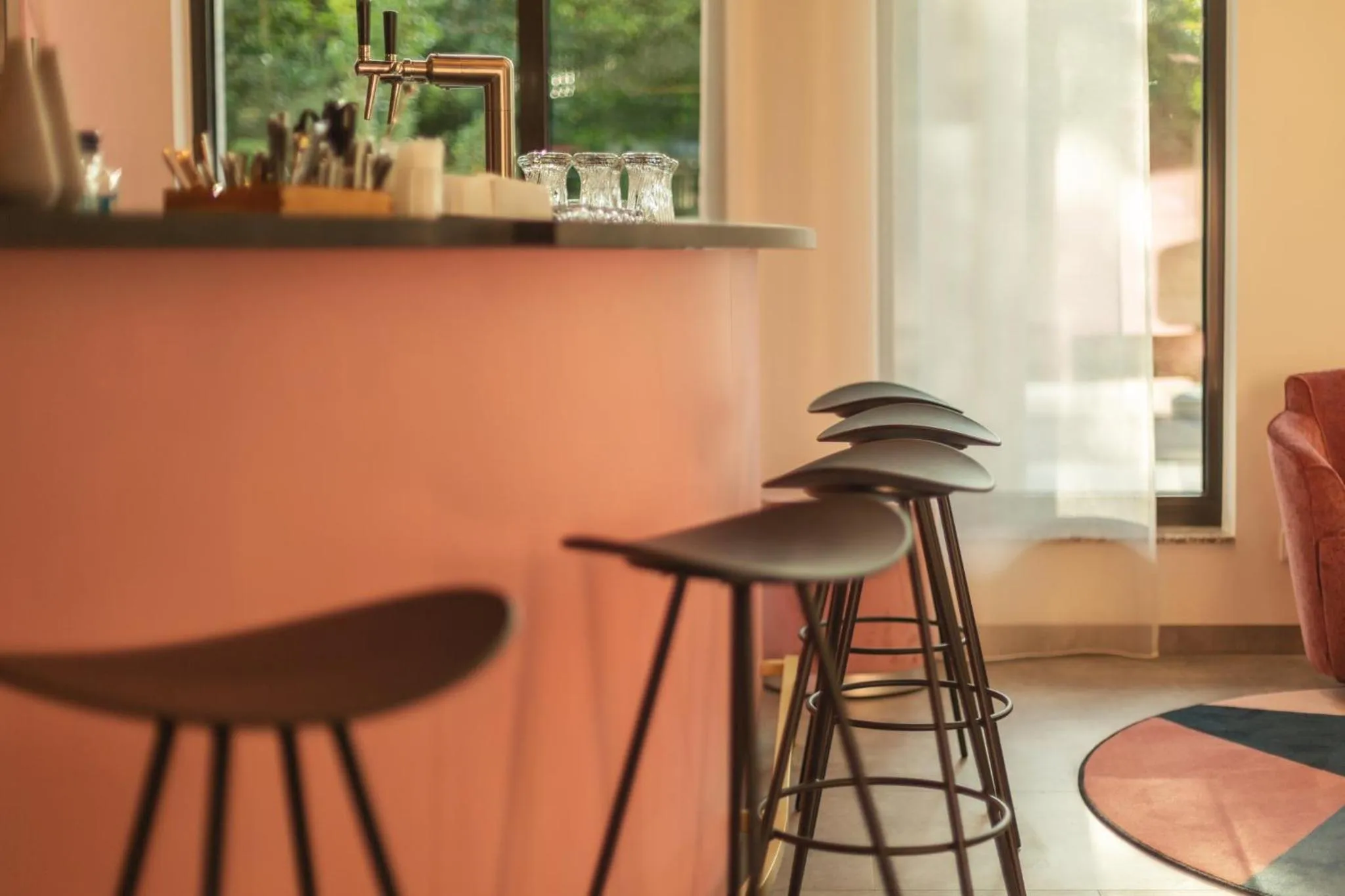 Lounge or bar in Holiday Inn - the niu, Loco Munich North by IHG