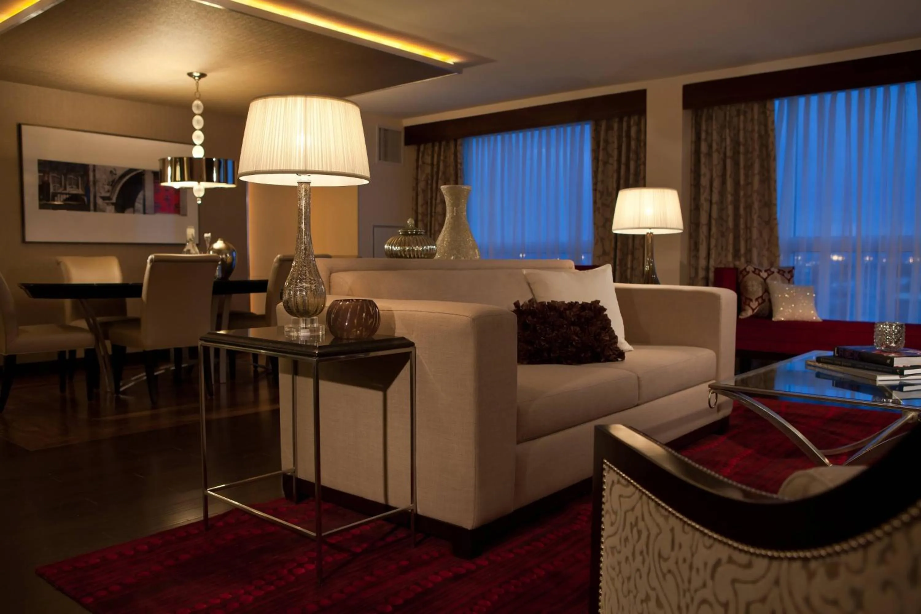 Living room in Renaissance Newark Airport Hotel