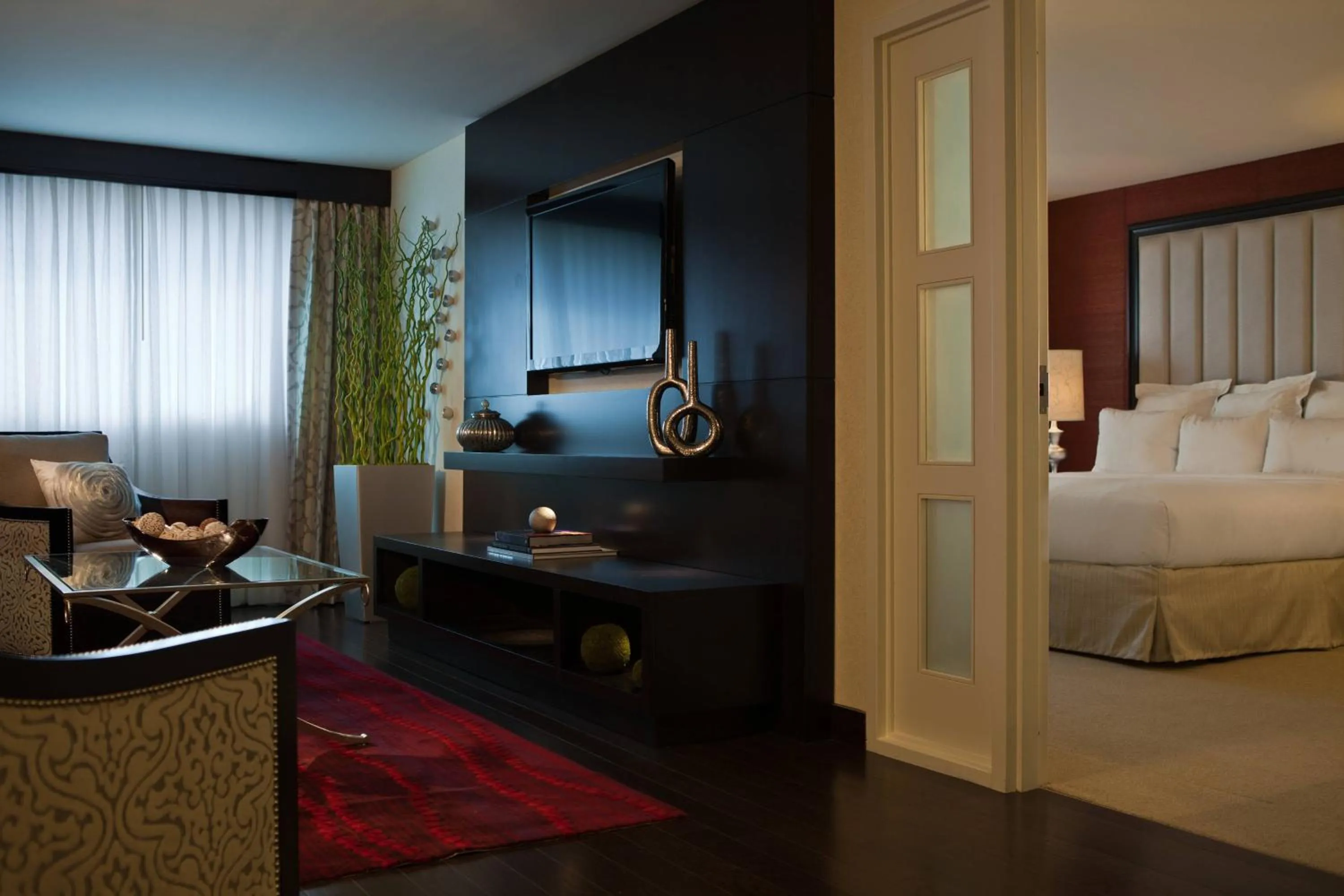 Photo of the whole room, Bed in Renaissance Newark Airport Hotel