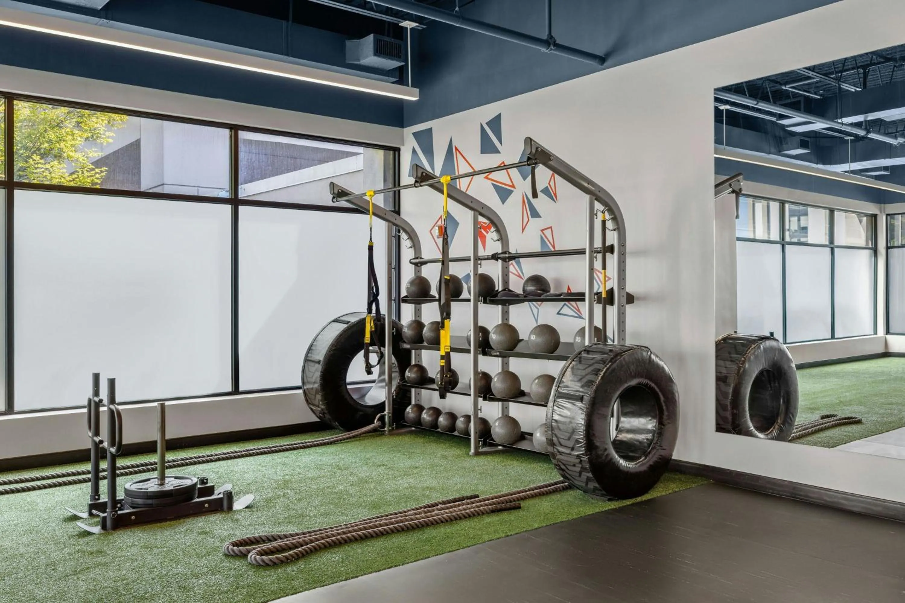 Fitness centre/facilities in Renaissance Newark Airport Hotel