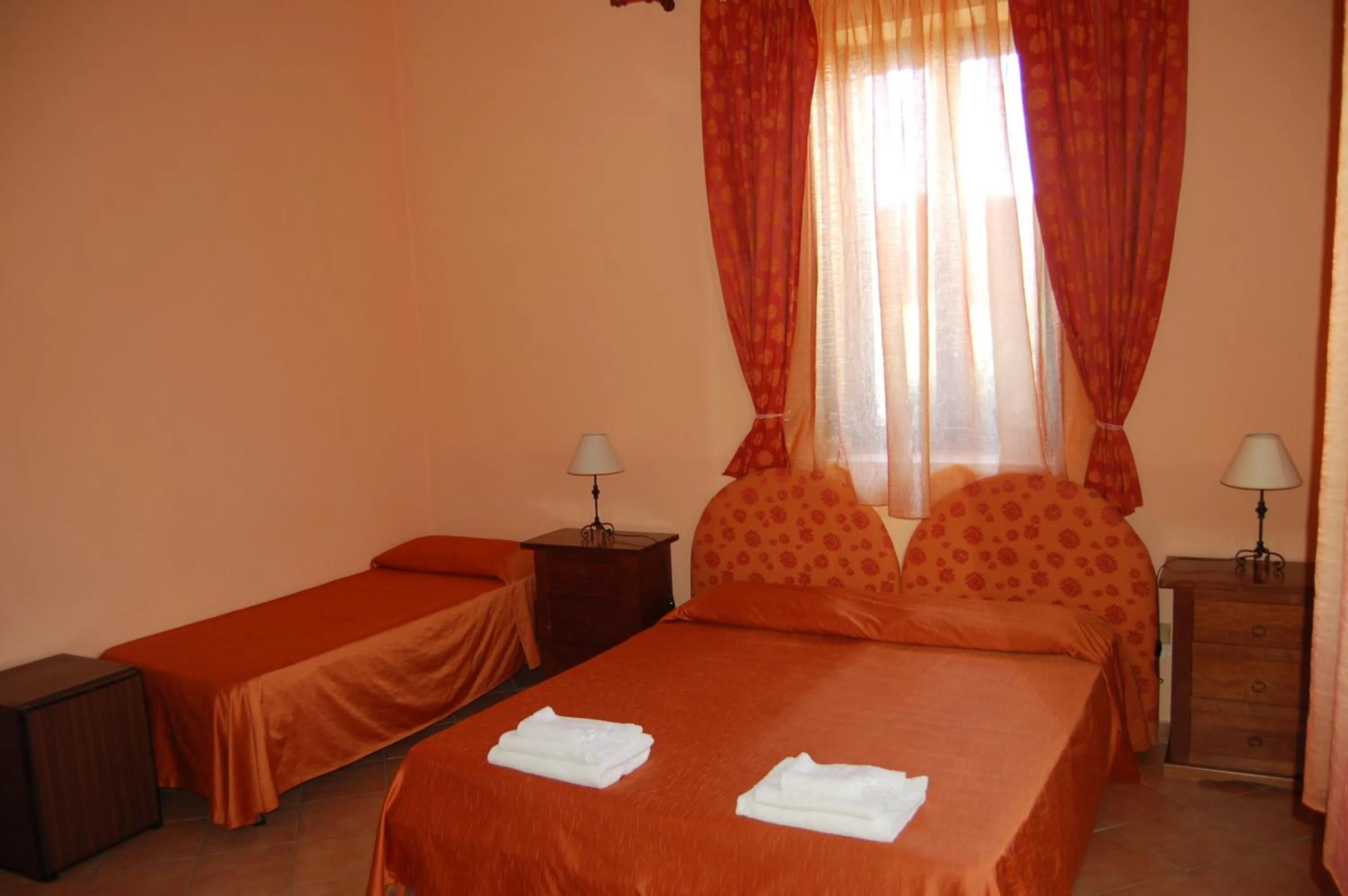 Photo of the whole room, Bed in Il Giardino Del Sole