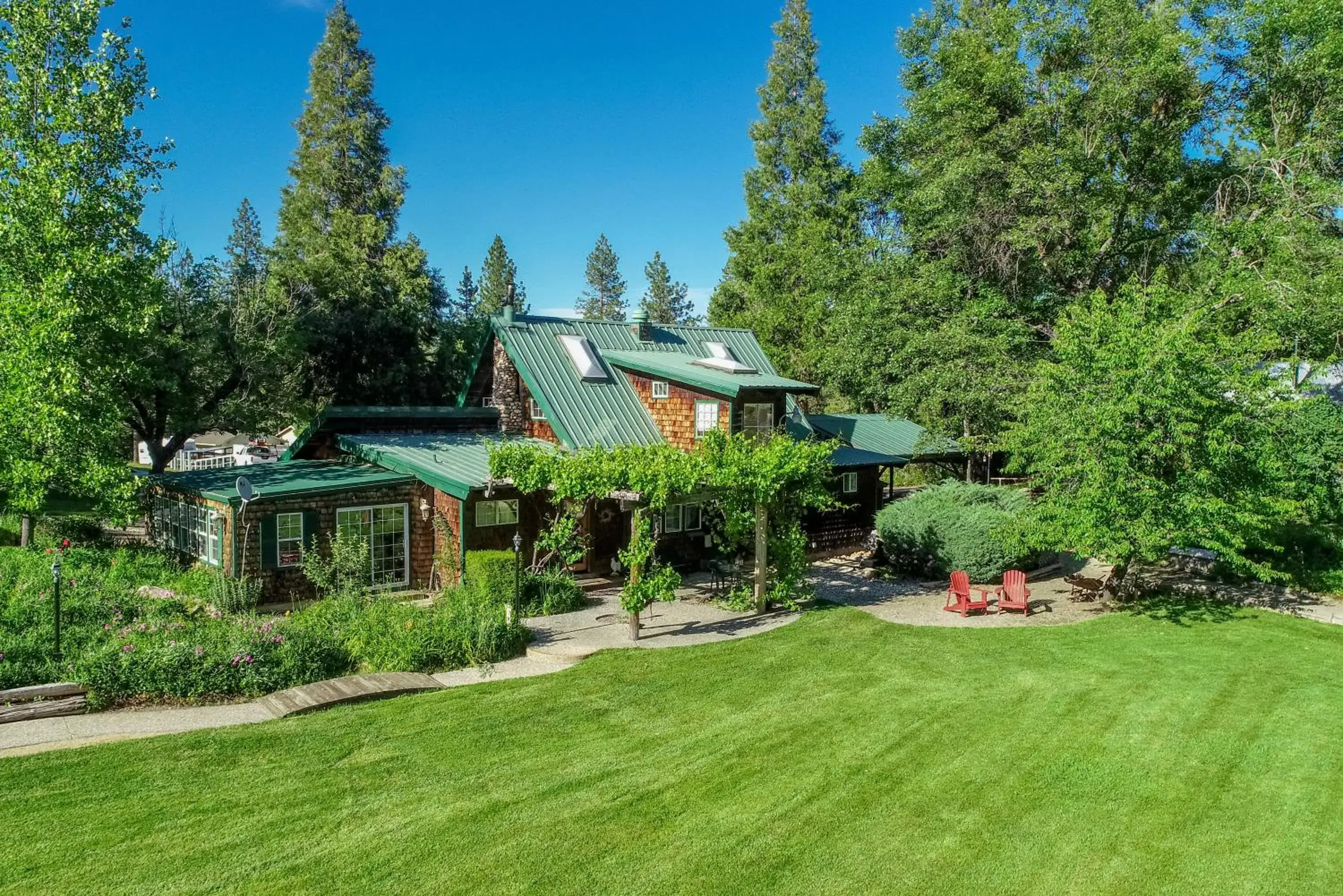 Property building in The Davies Family Inn Property building in The Davies Family Inn