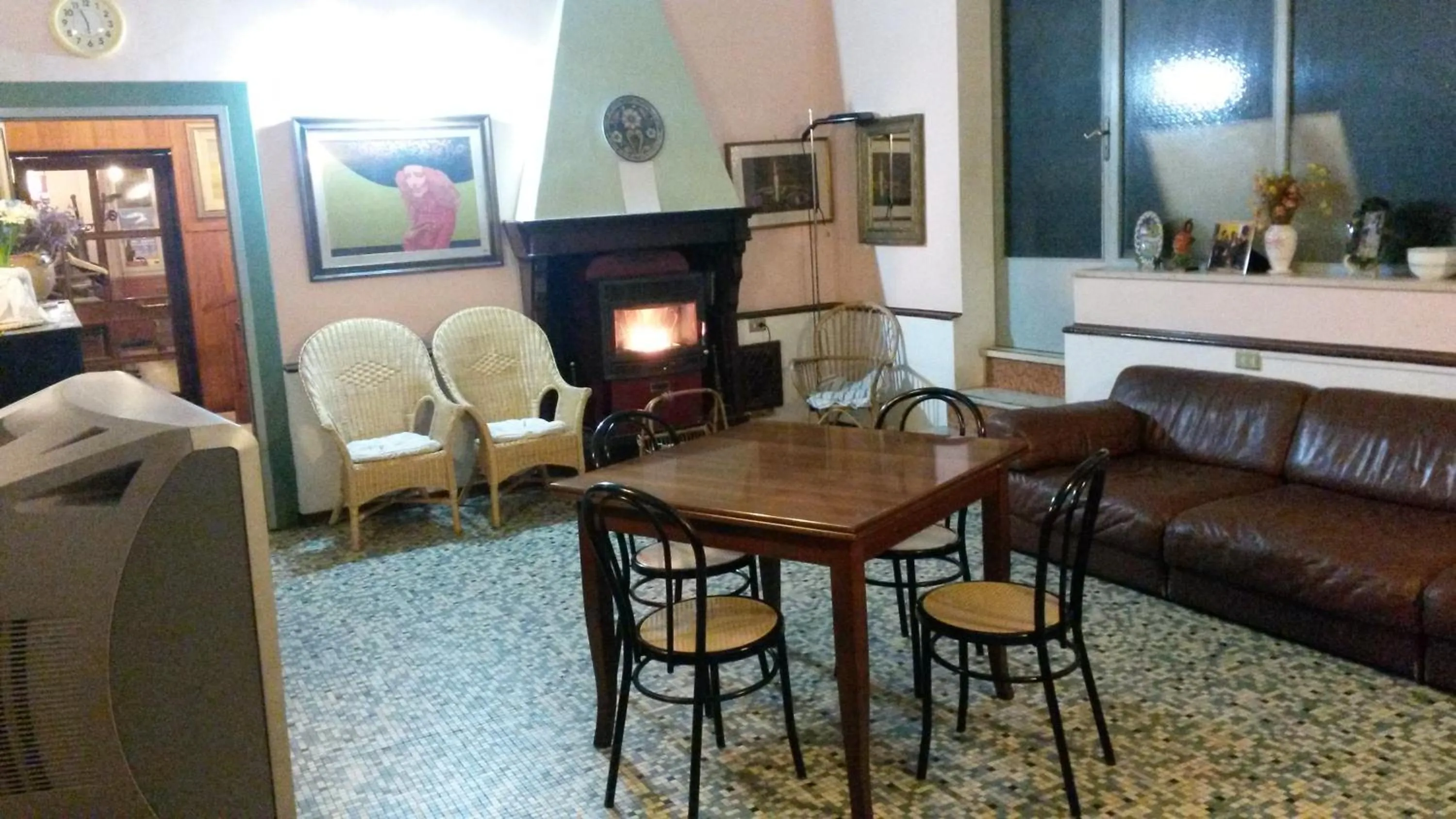 Communal lounge/ TV room in Albergo Ristorante Ferretti