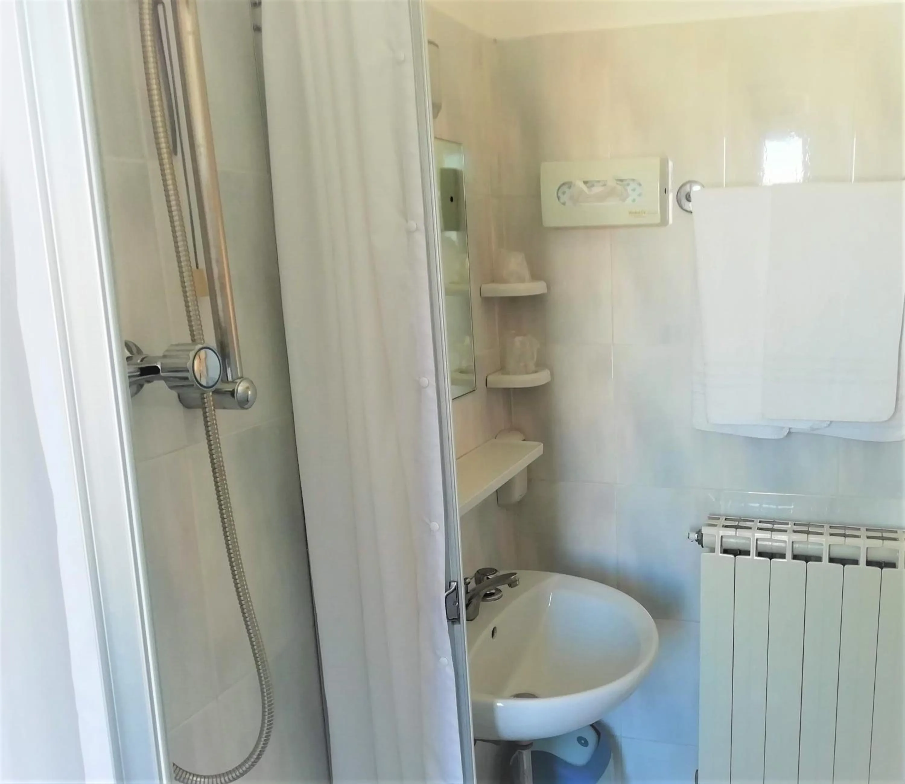 Bathroom in Albergo Moretti