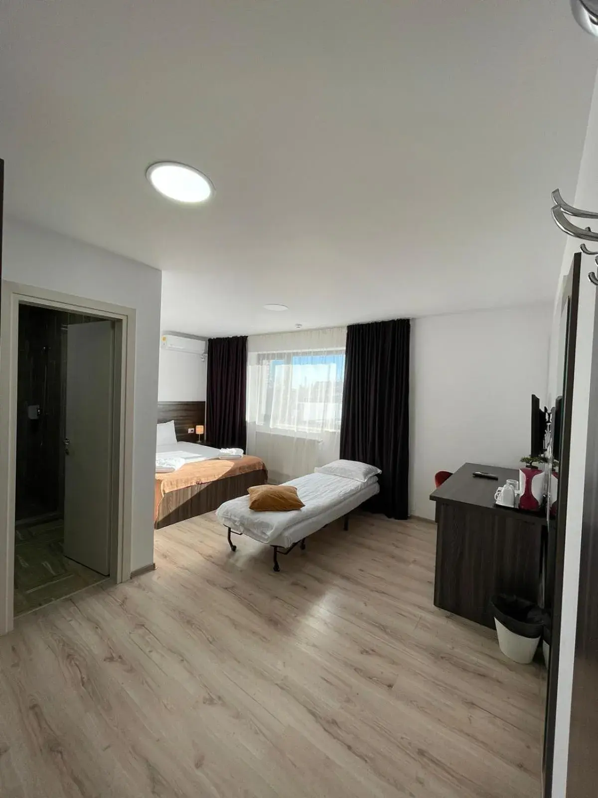 Double Room with Extra Bed in Bliss Inn Tunari Double Room with Extra Bed in Bliss Inn Tunari