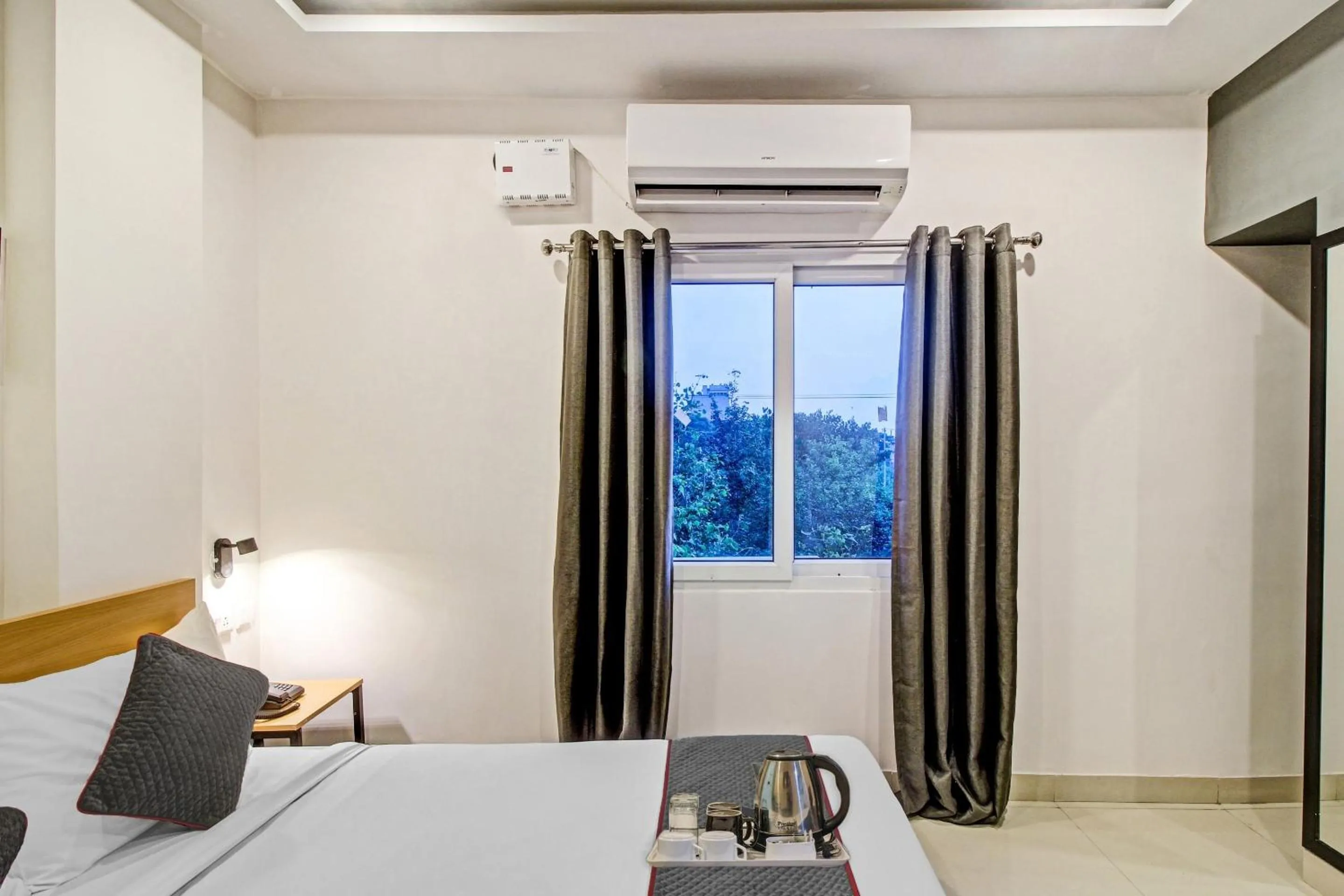 Bedroom, Bed in Hotel O SS Skyline