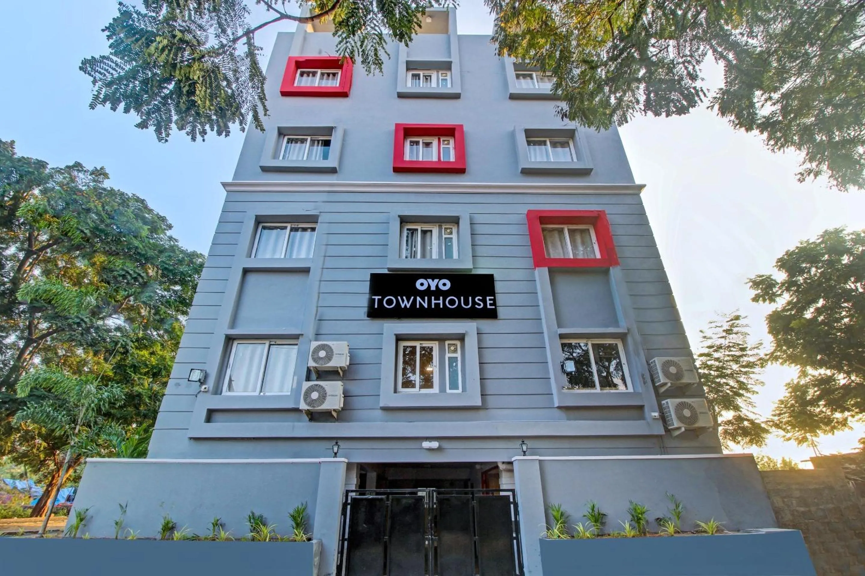 Facade/entrance in Hotel O SS Skyline