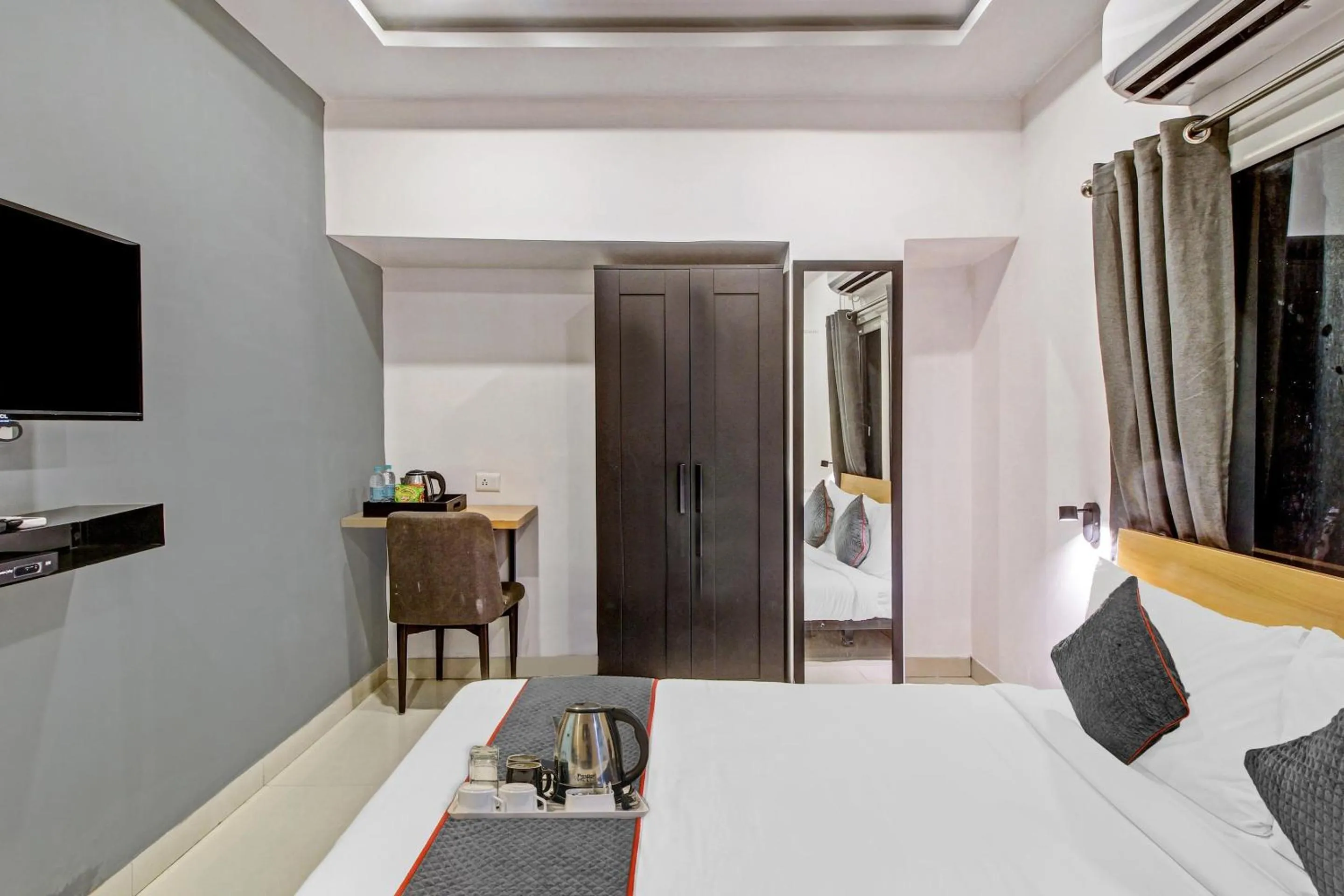 Bedroom, Bed in Hotel O SS Skyline