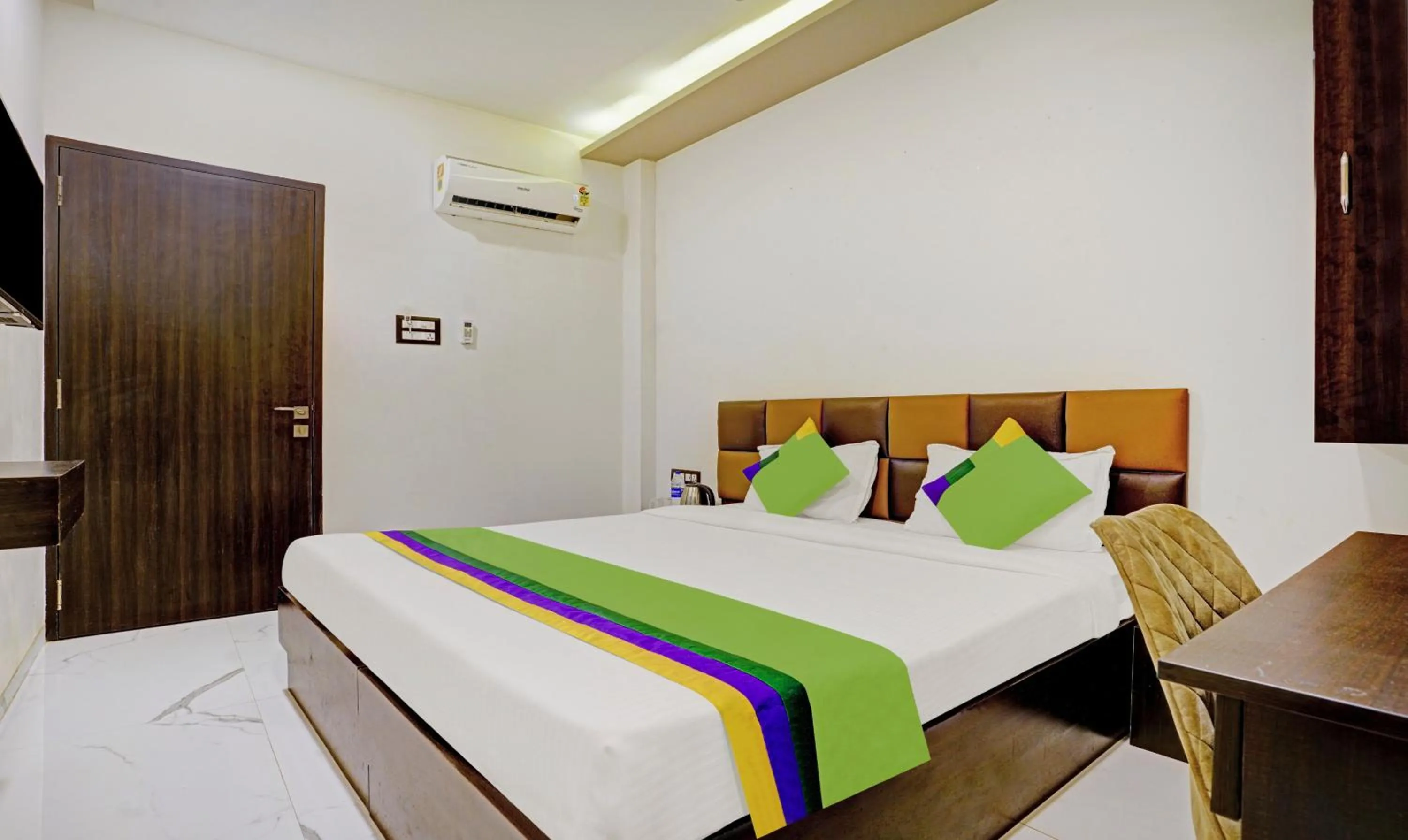 Bedroom, Bed in Prime Grand Hotel, Mumbai