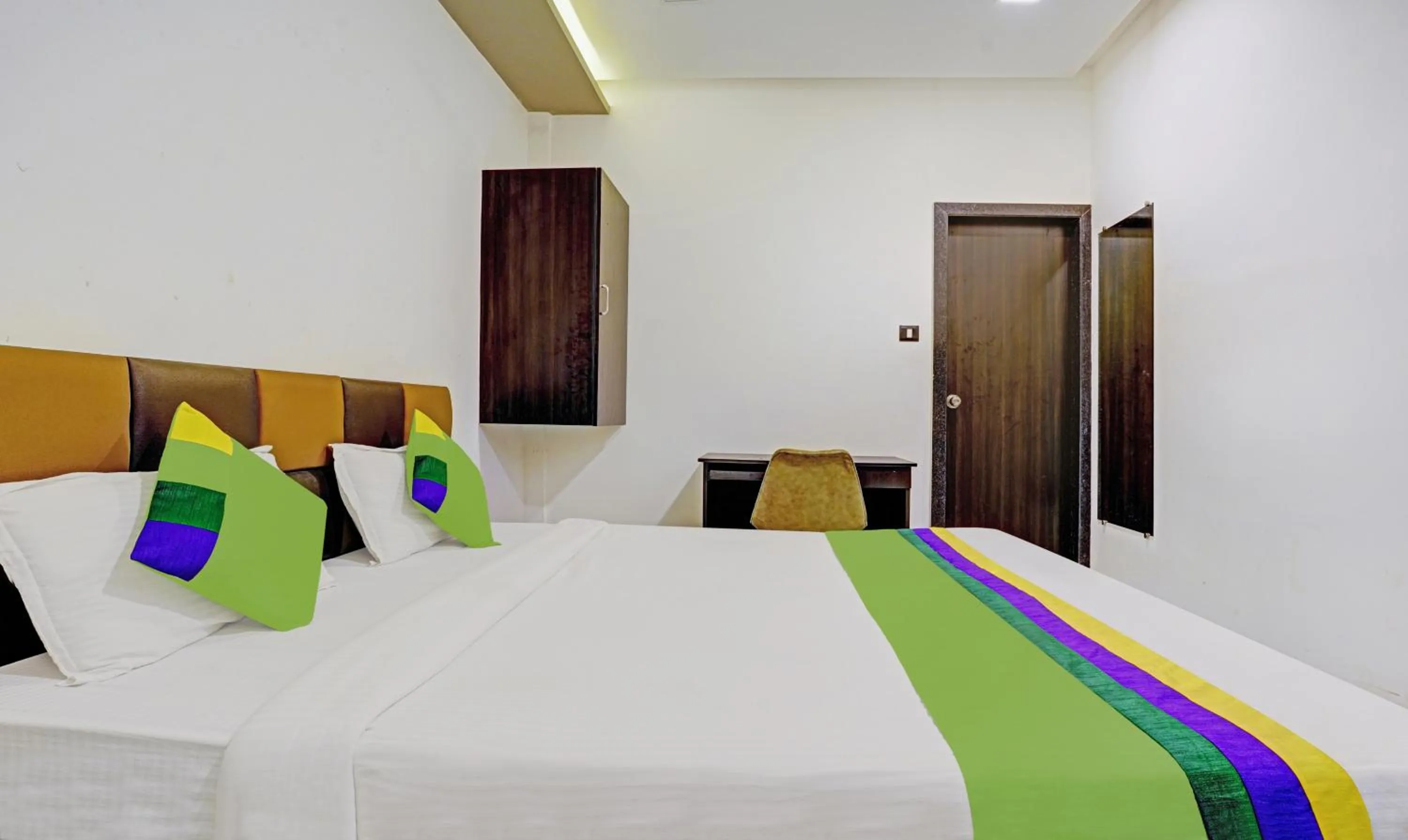 Bedroom, Bed in Prime Grand Hotel, Mumbai