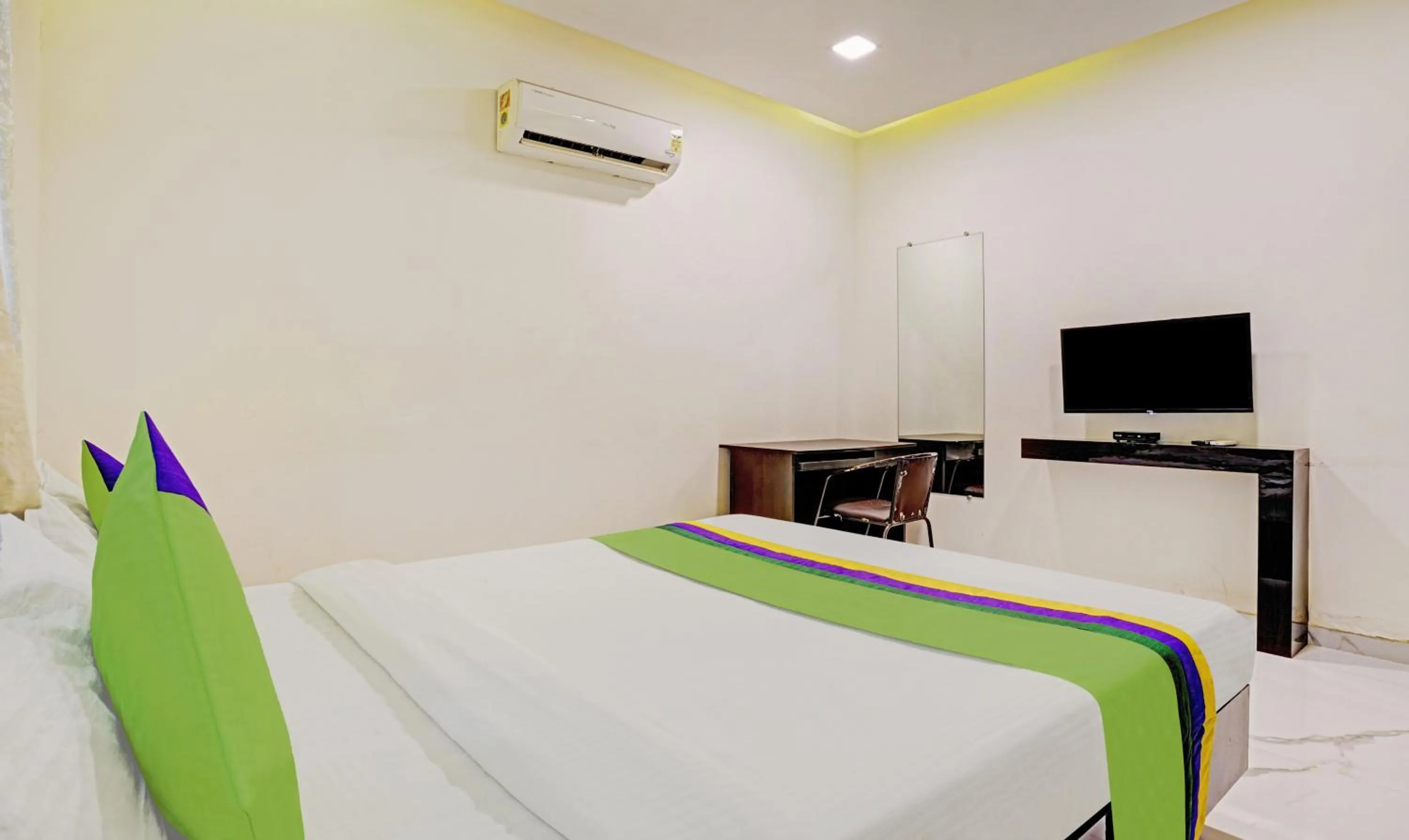 Bedroom, Bed in Prime Grand Hotel, Mumbai