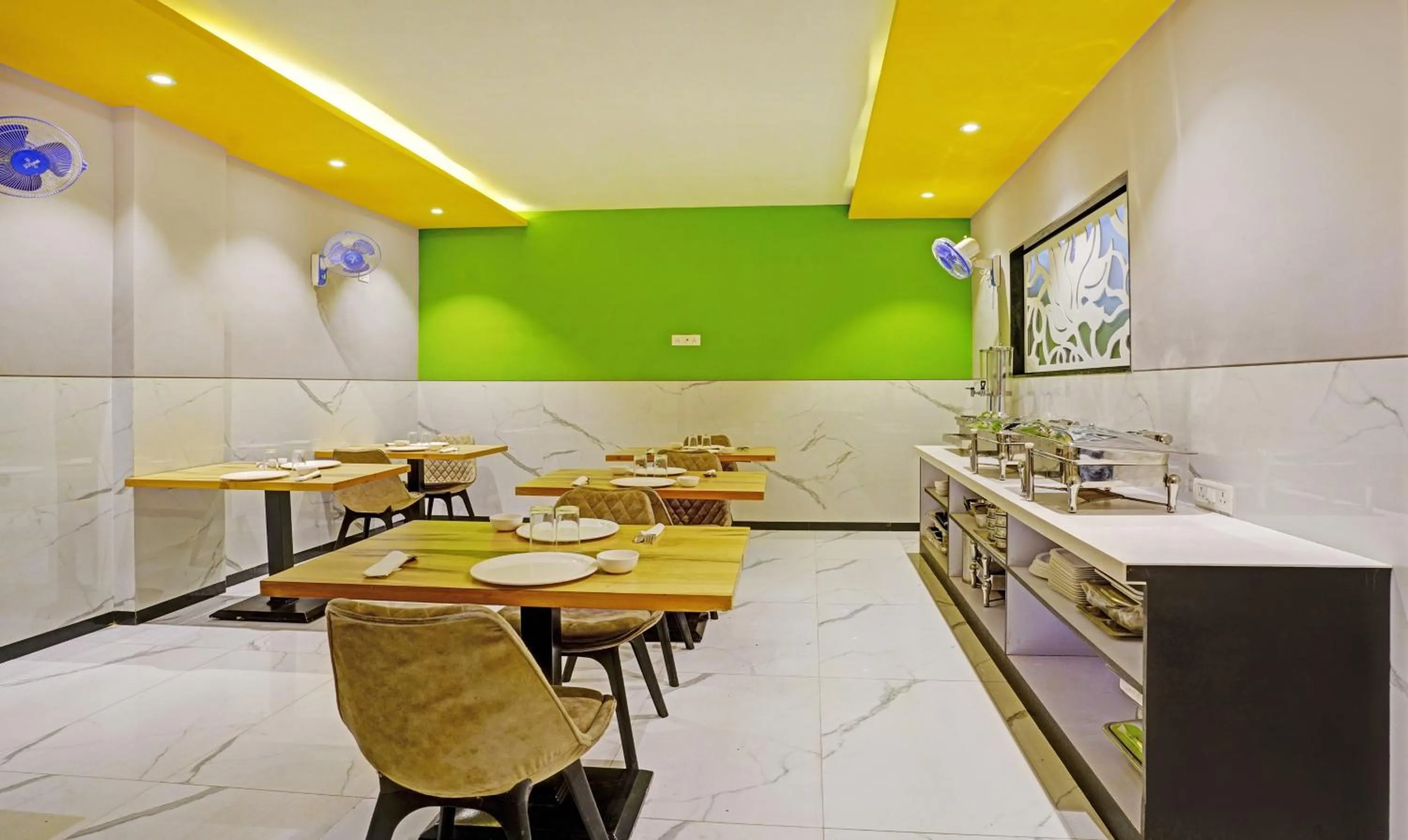 Restaurant/places to eat in Prime Grand Hotel, Mumbai