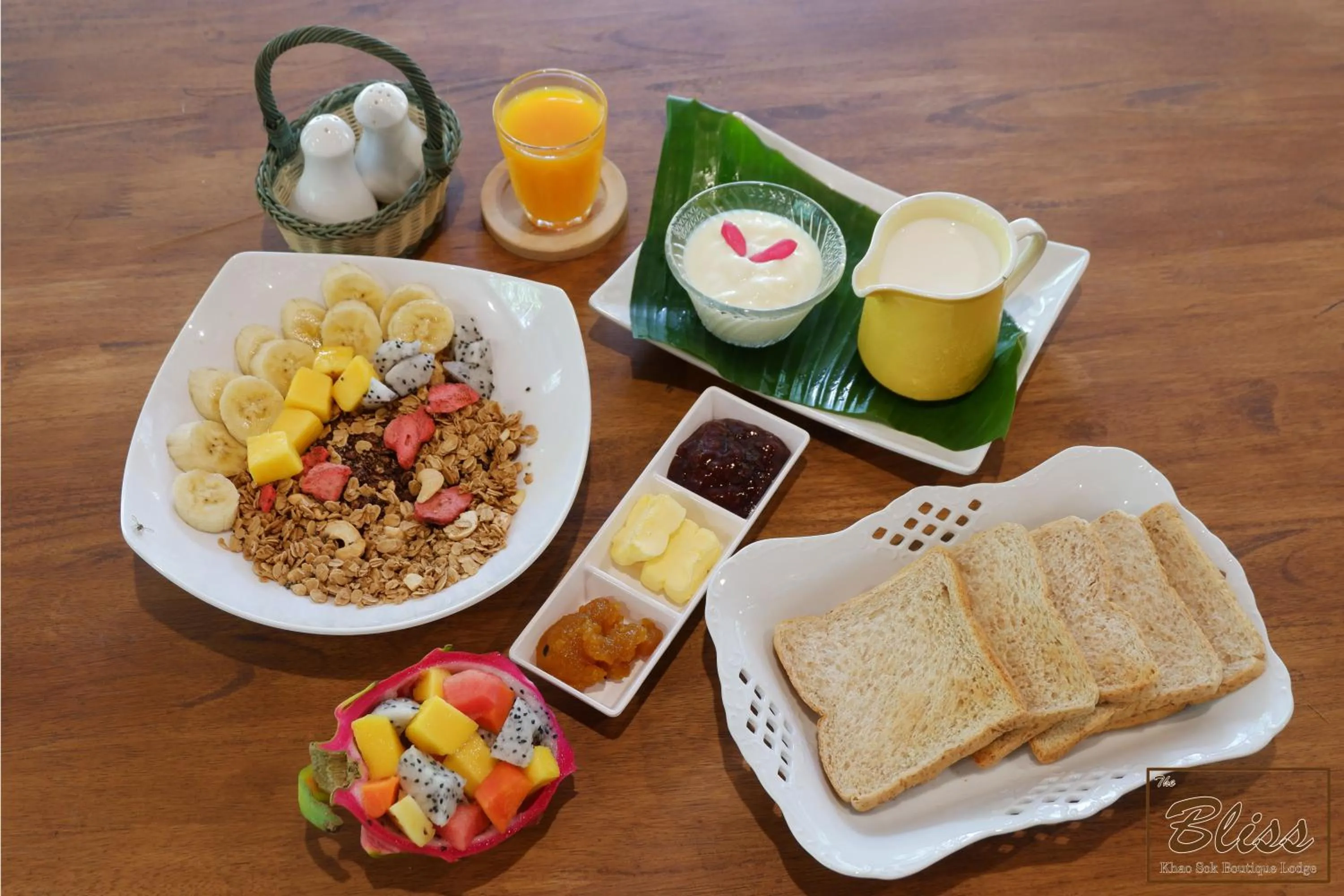 Food and drinks in The Bliss Khao Sok Boutique Lodge