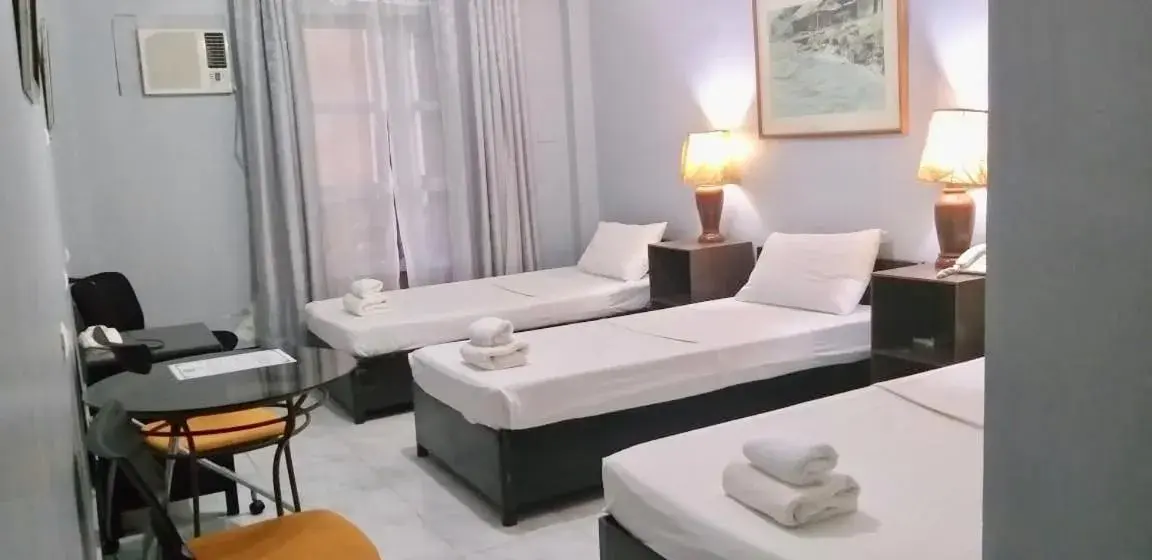 Triple Room with Private Bathroom in Fernando's Hotel Triple Room with Private Bathroom in Fernando's Hotel